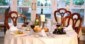 Restaurant/places to eat in Foyles Hotel