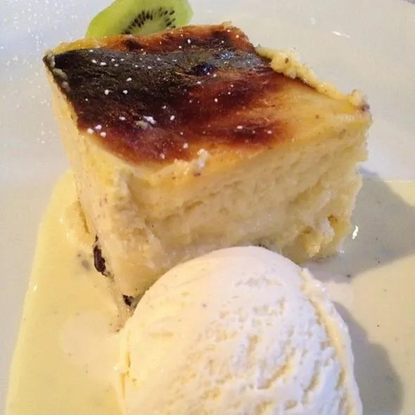 Food and drinks in Foyles Hotel