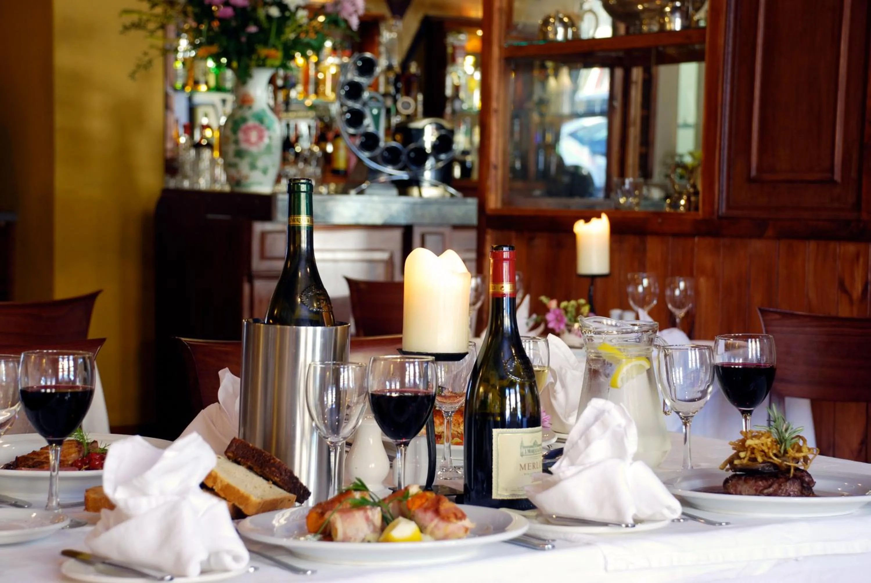 Restaurant/places to eat in Foyles Hotel