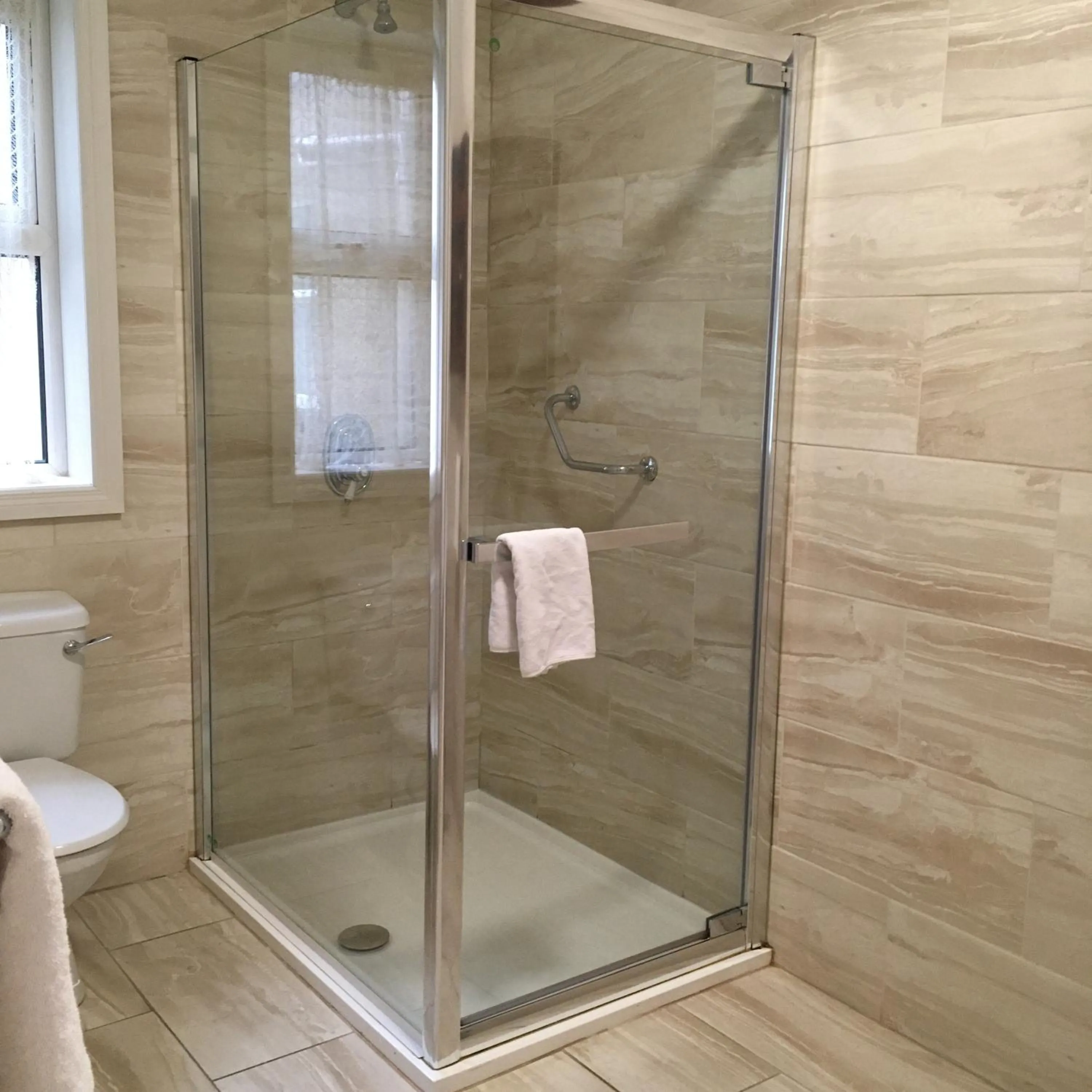 Bathroom in Foyles Hotel