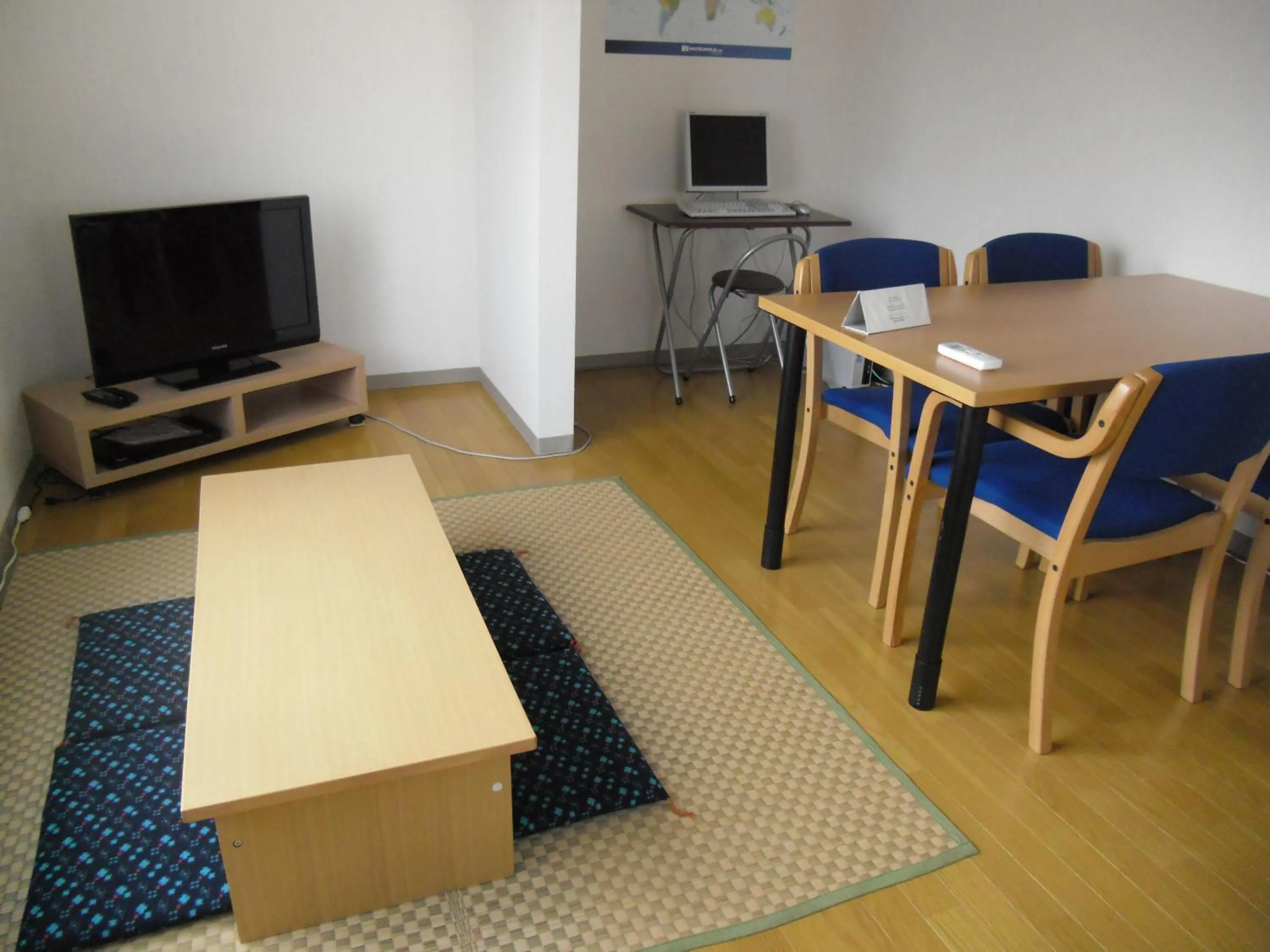 Communal lounge/ TV room in Shin Okubo Sekitei