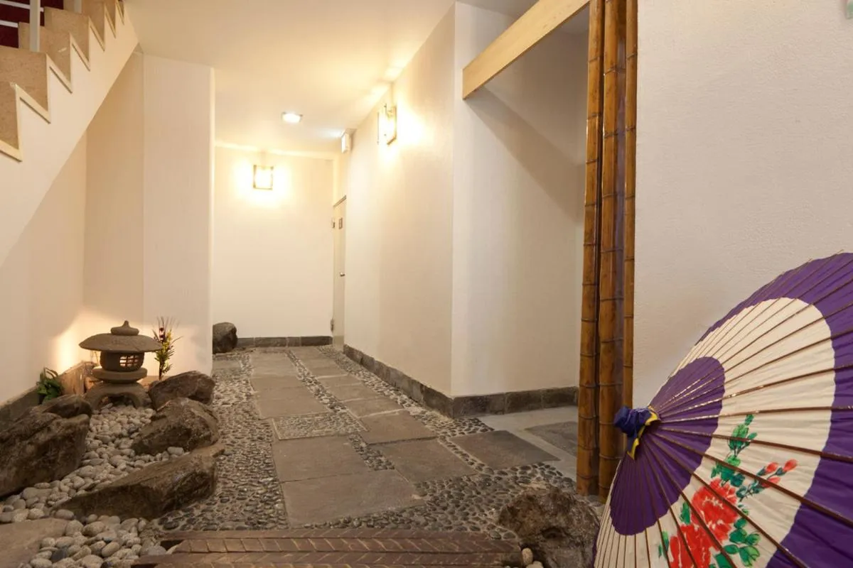 Decorative detail in Shin Okubo Sekitei