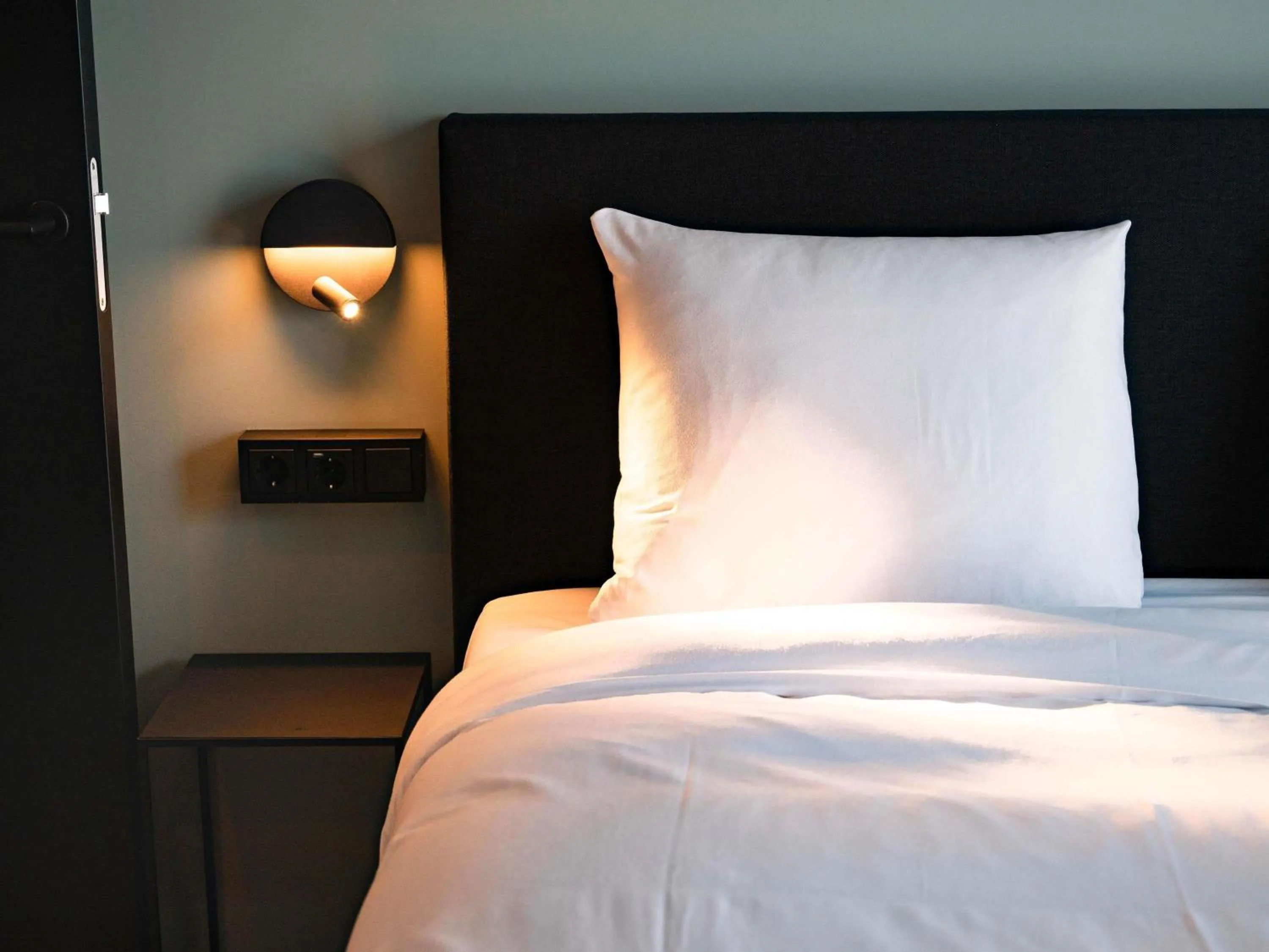 Bedroom, Bed in Hotel Valkenburg by Mercure - Next to Shimano Experience Center