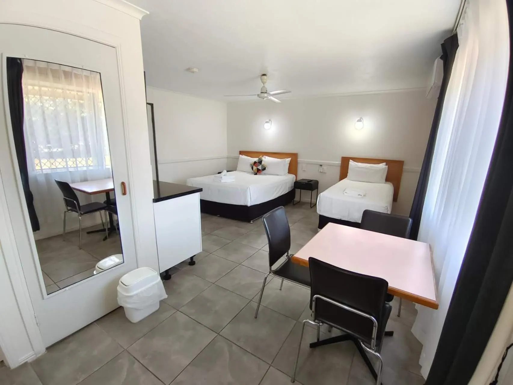 Bed in Best Western Ambassador Motor Lodge