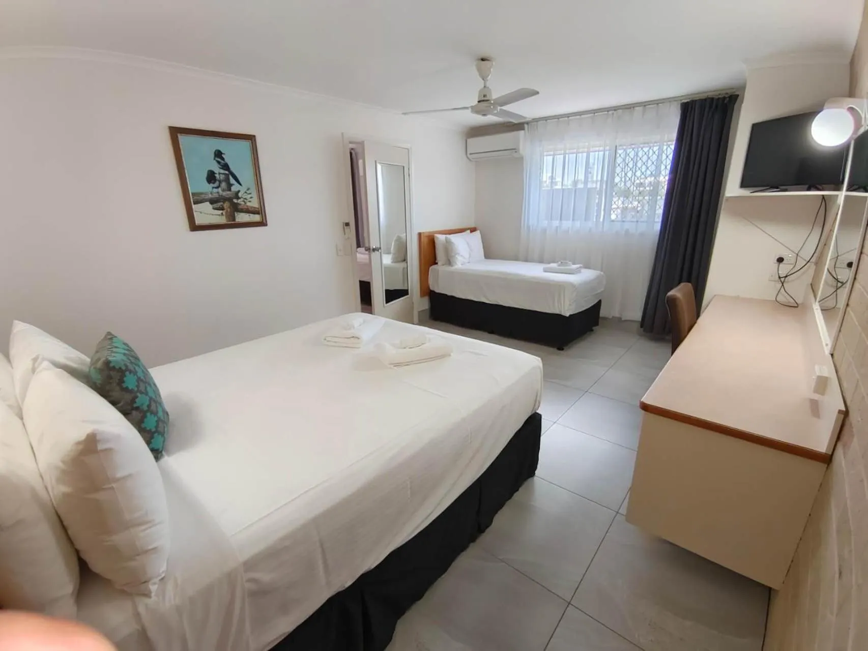 Bed in Best Western Ambassador Motor Lodge