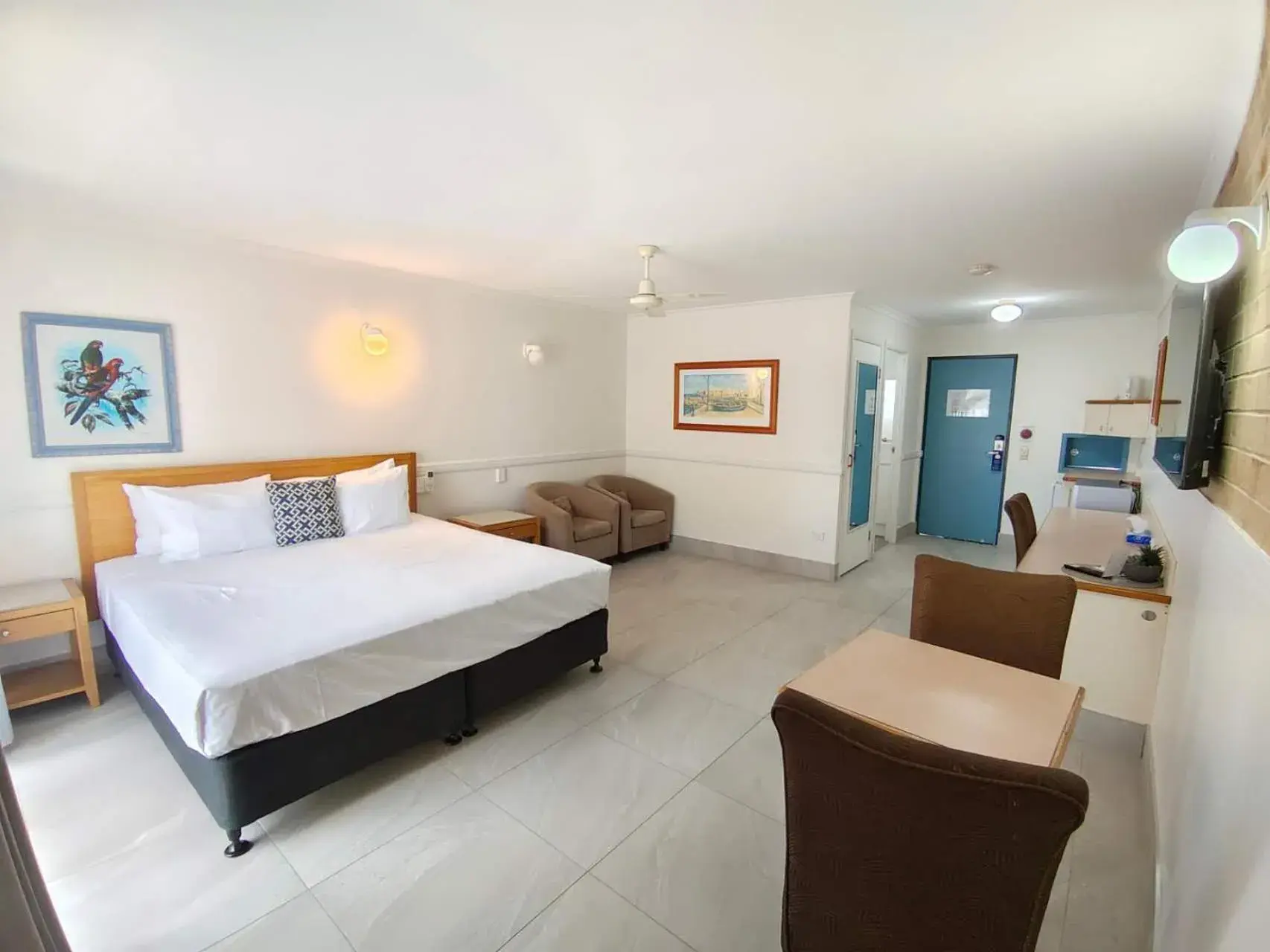 Superior King Room in Best Western Ambassador Motor Lodge Superior King Room in Best Western Ambassador Motor Lodge