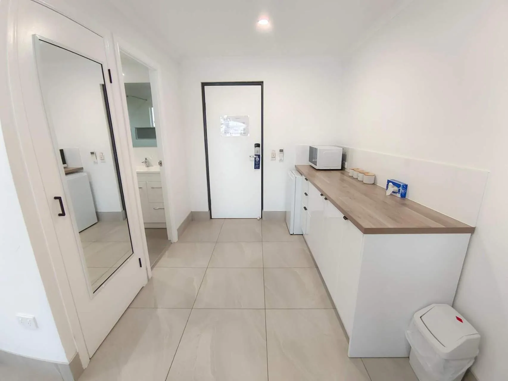 Kitchen or kitchenette in Best Western Ambassador Motor Lodge