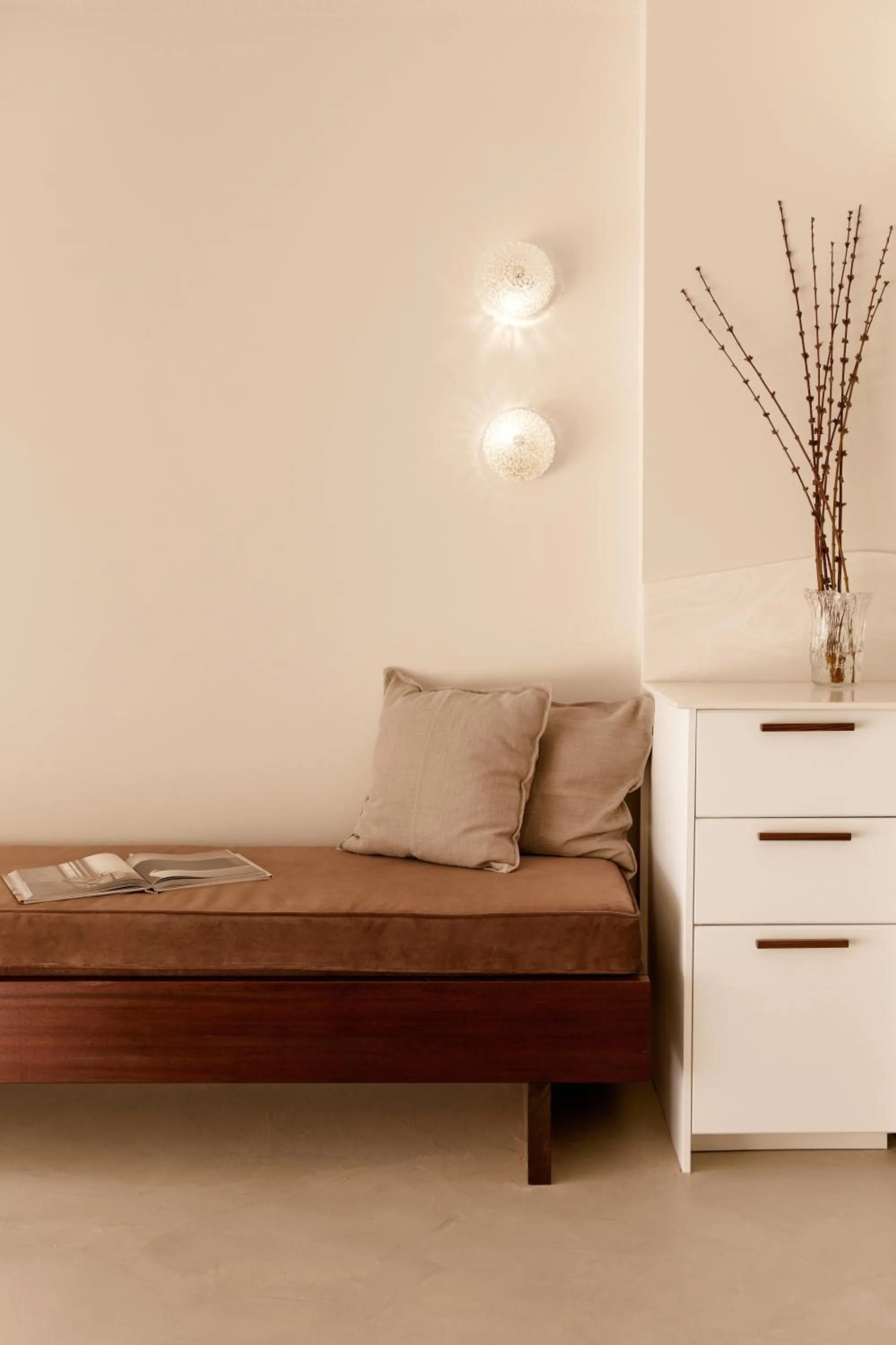 Seating area in Noosa Parade Holiday Inn