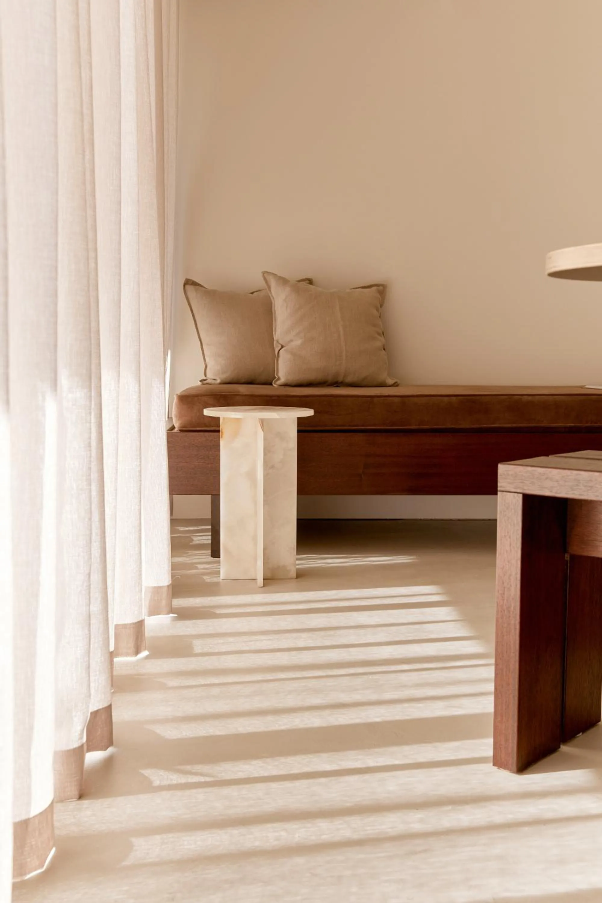 Living room in Noosa Parade Holiday Inn