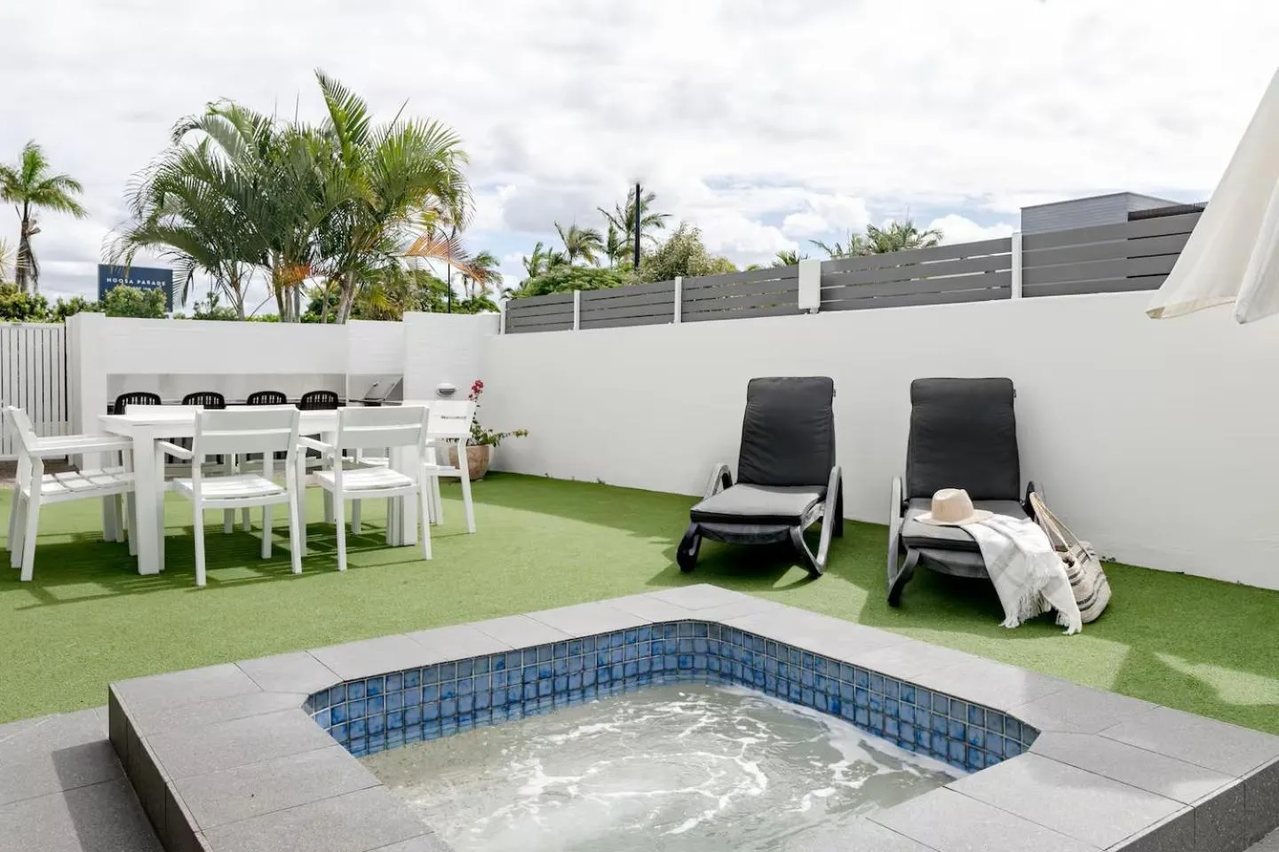 Noosa Parade Holiday Inn