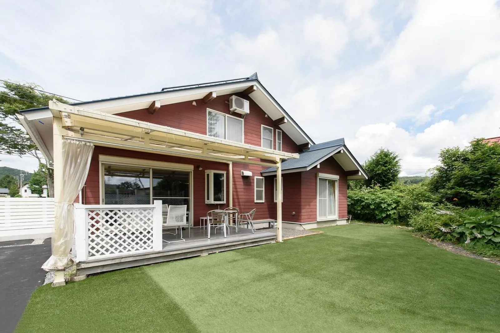 Property building in Holiday House Green Garden