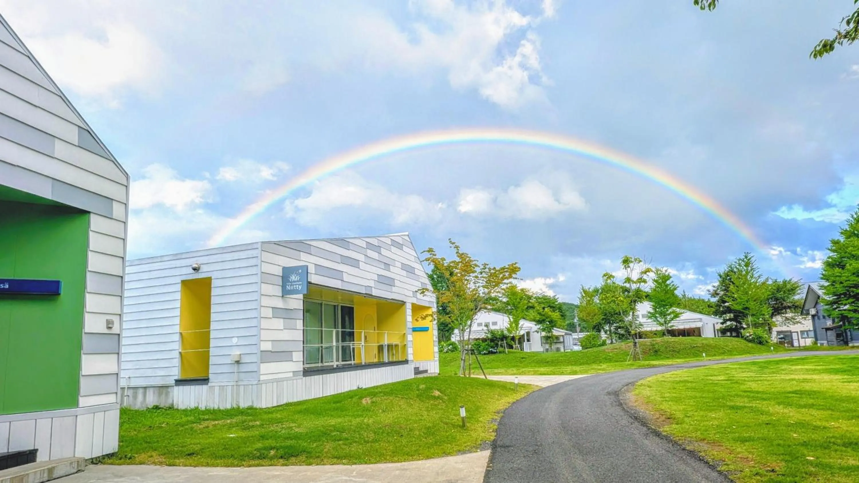 Holiday House Green Garden