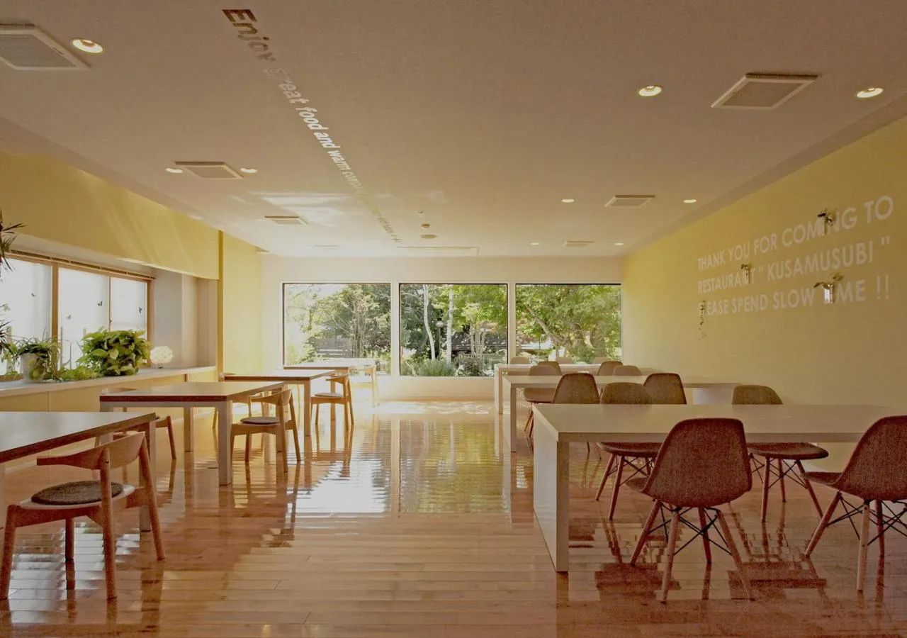 Restaurant/places to eat in Holiday House Green Garden