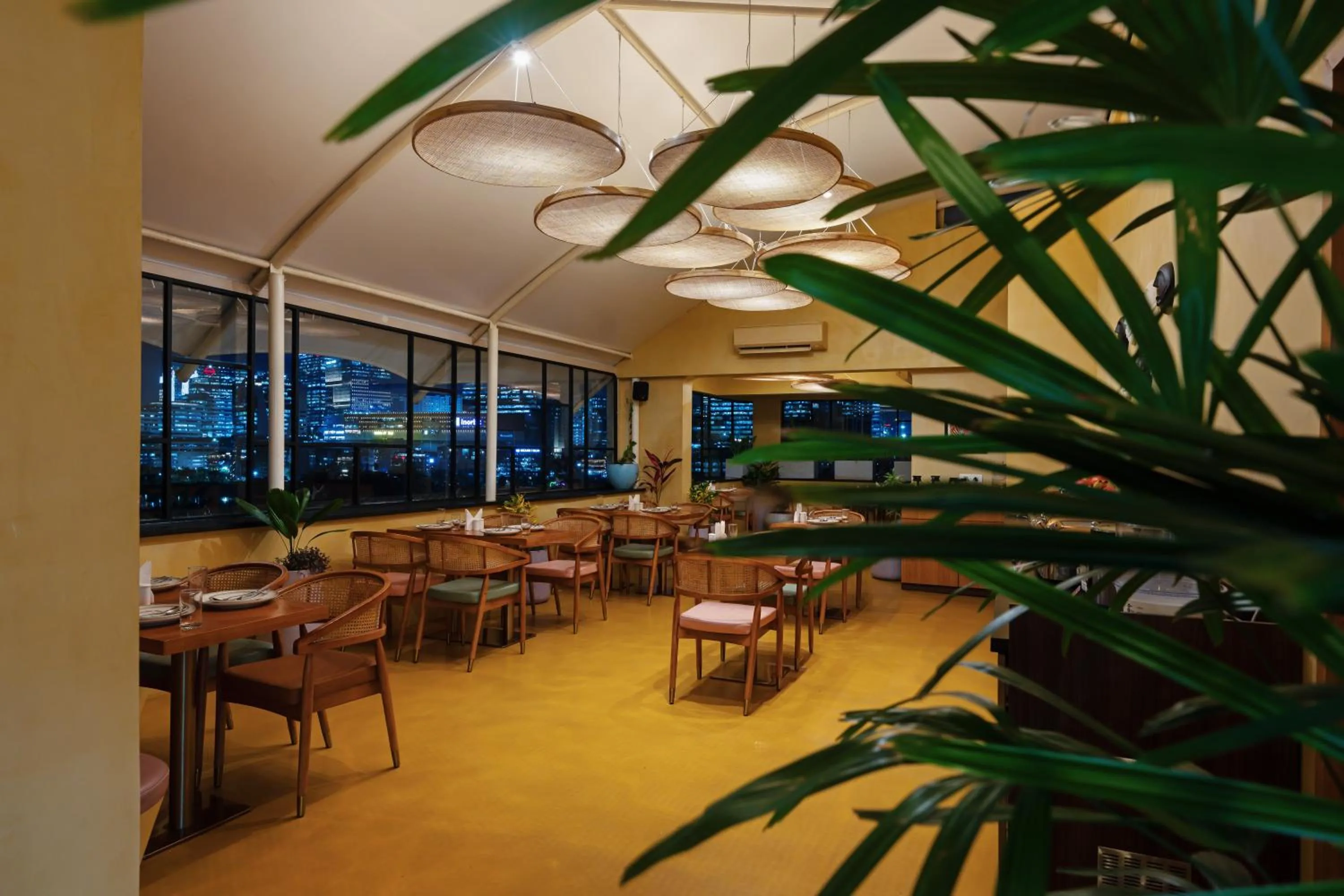 Restaurant/places to eat in La Serene