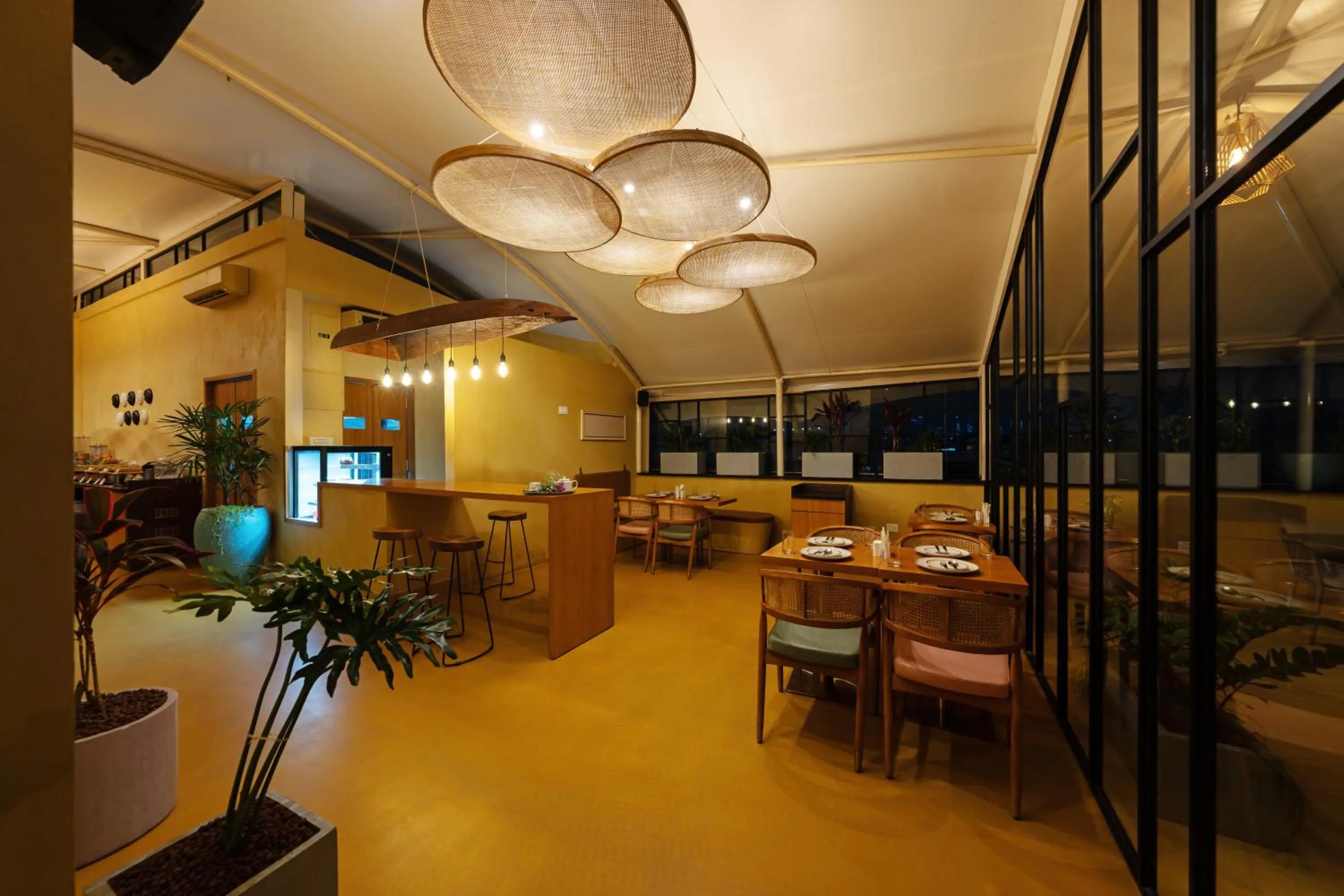 Restaurant/places to eat in La Serene