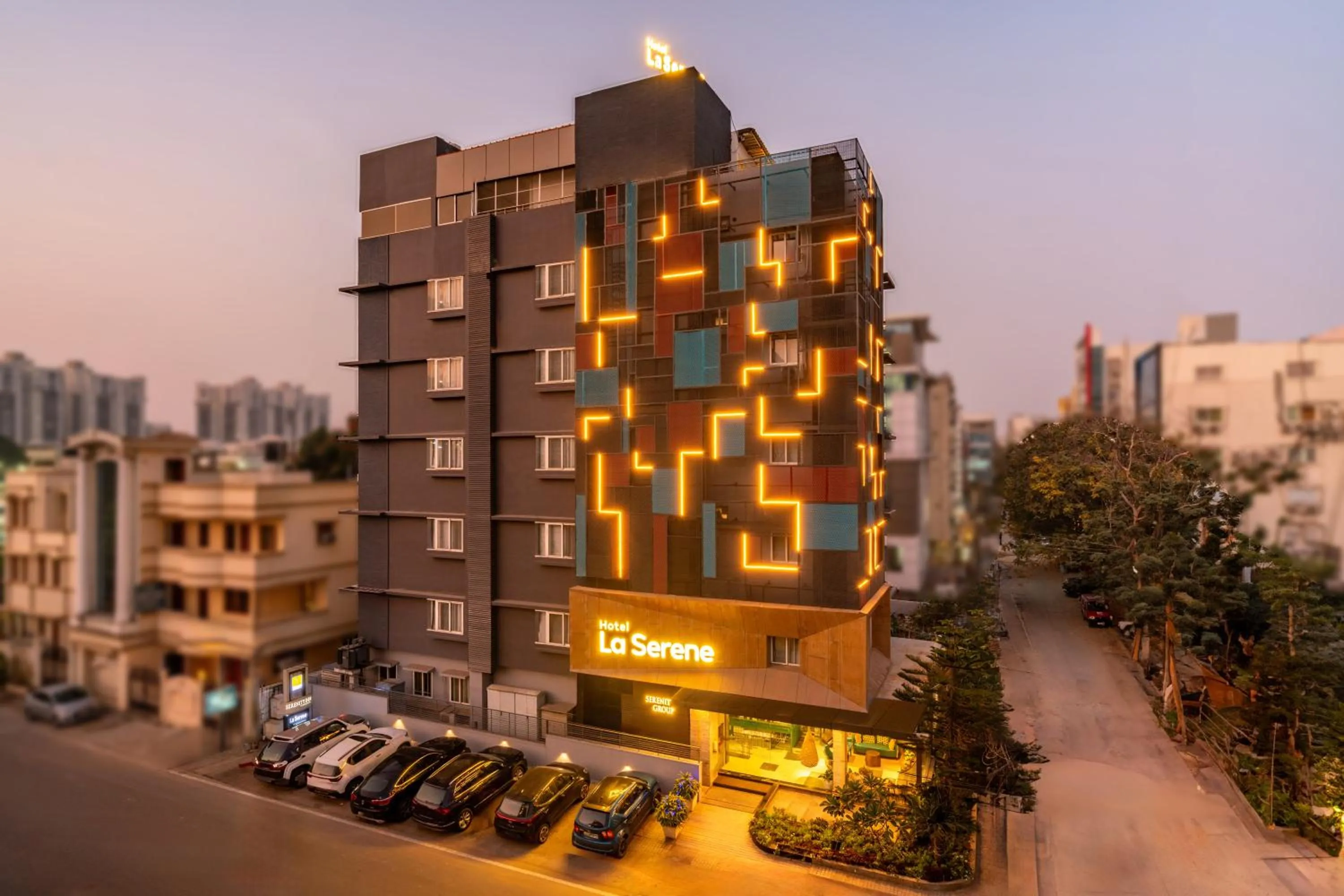 Facade/entrance in La Serene