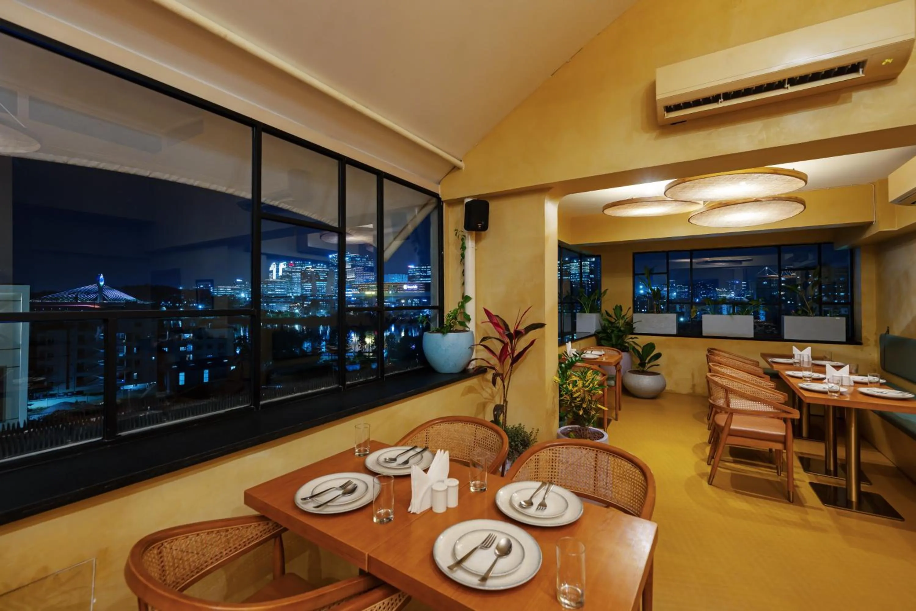 Restaurant/places to eat in La Serene