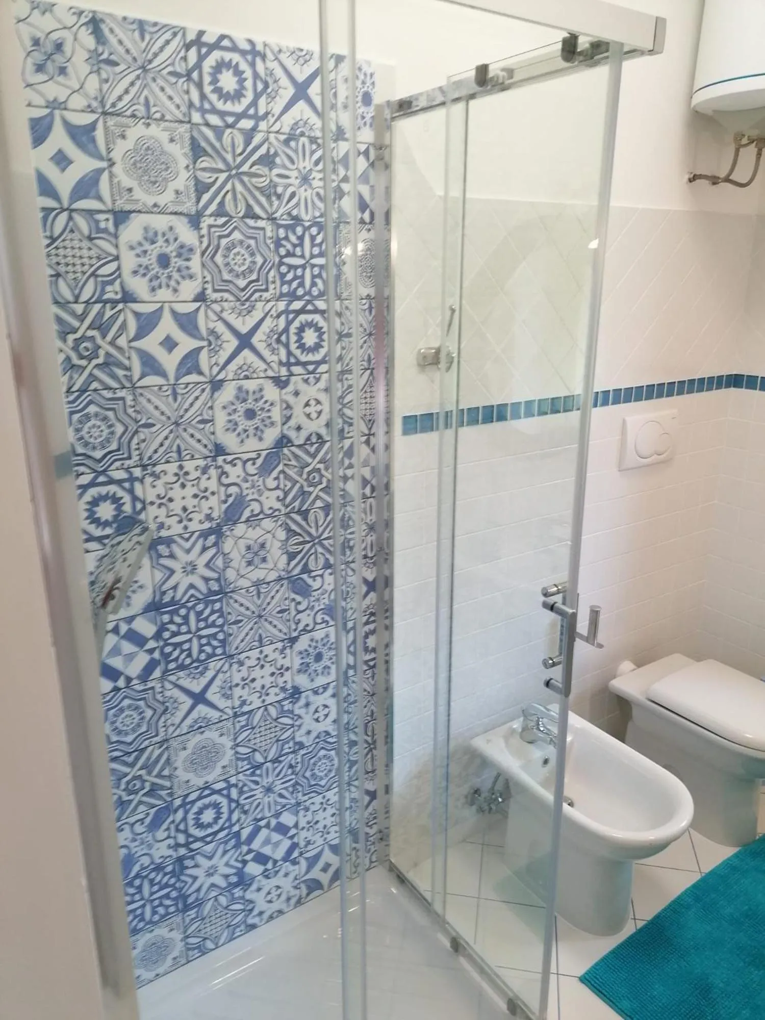 Shower in Villa Luisa B&B