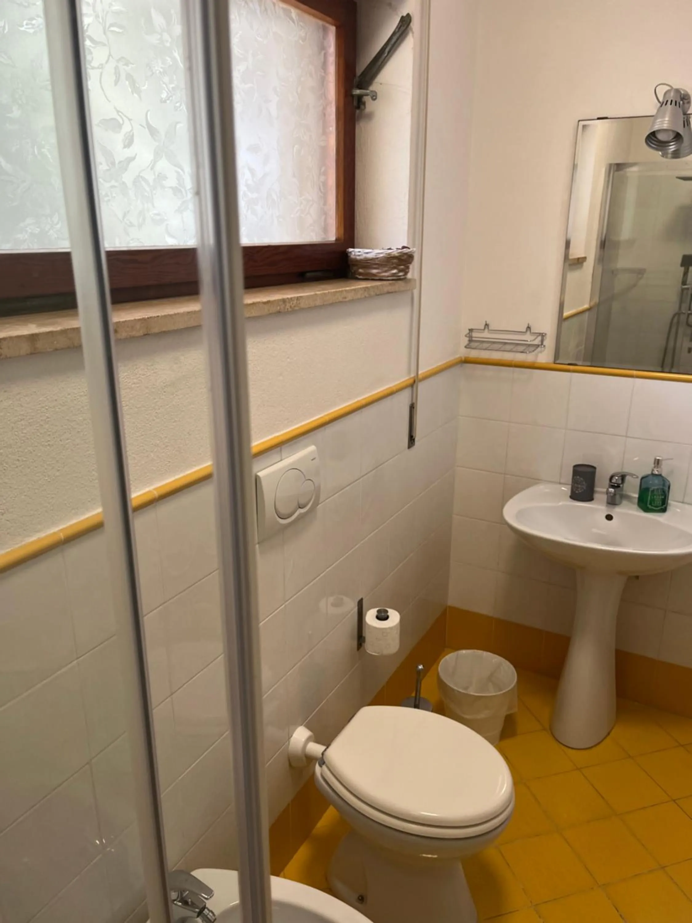 Shower in Villa Luisa B&B