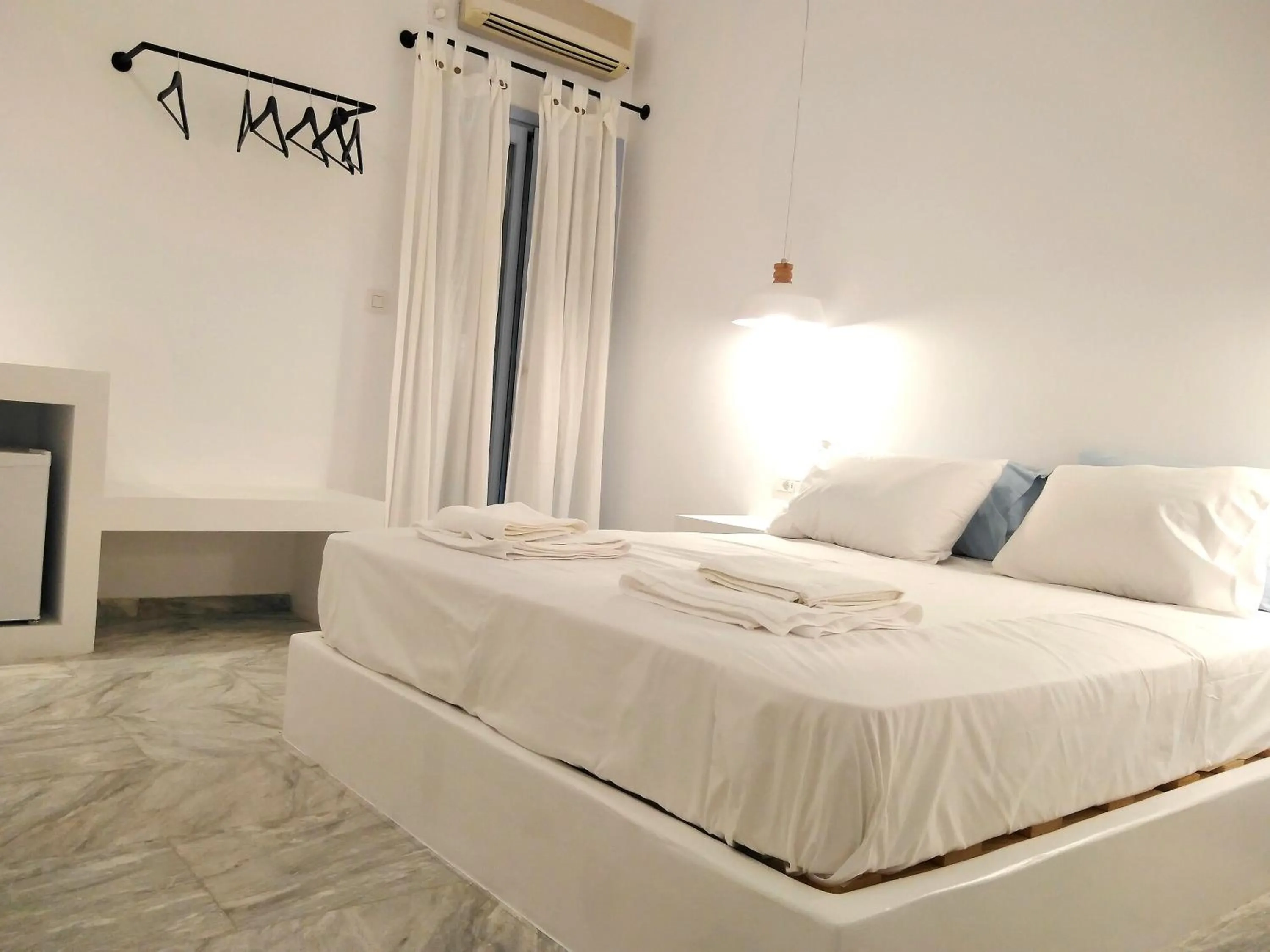 Photo of the whole room, Bed in Nissos Ios