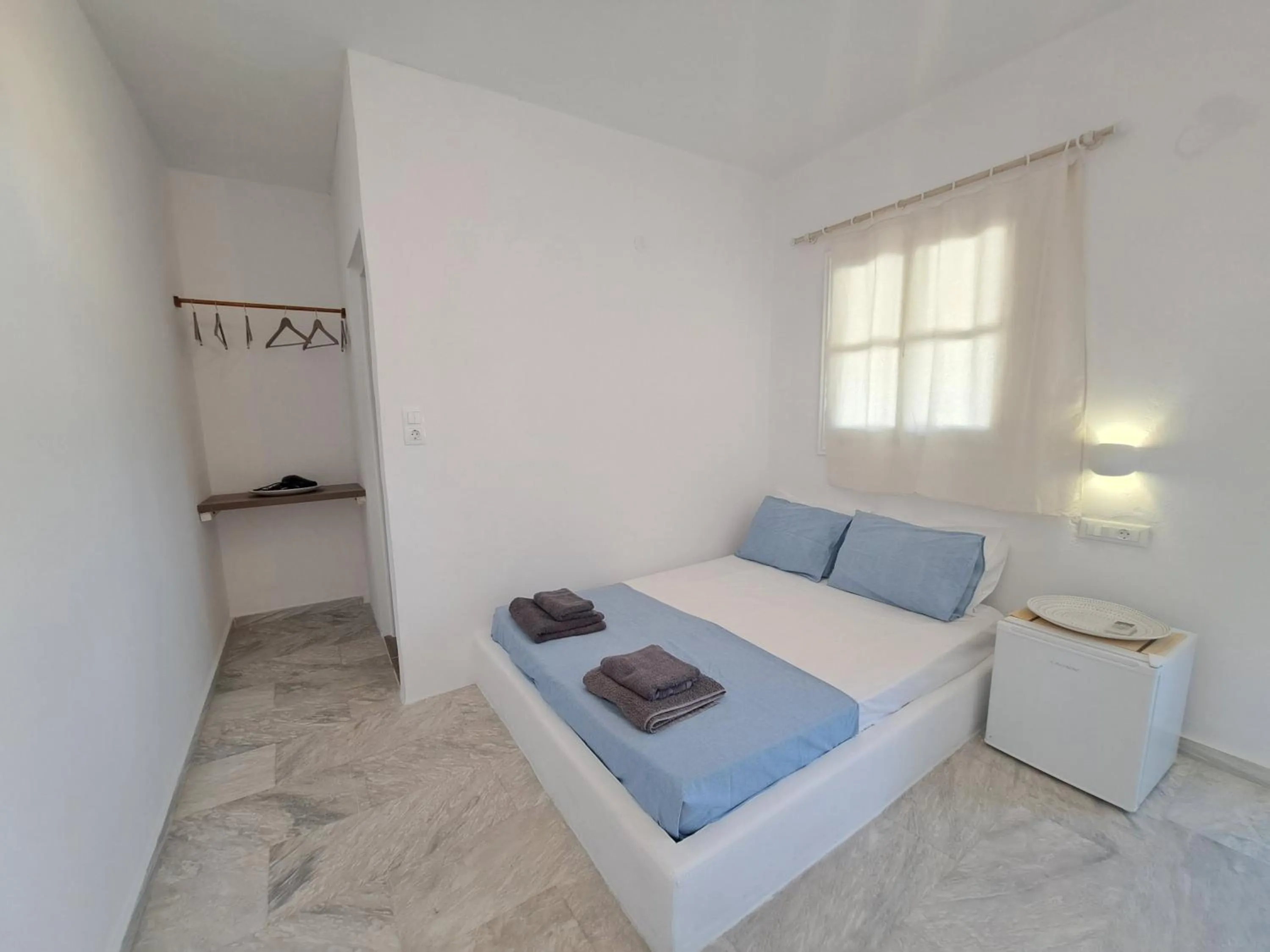 Photo of the whole room, Bed in Nissos Ios