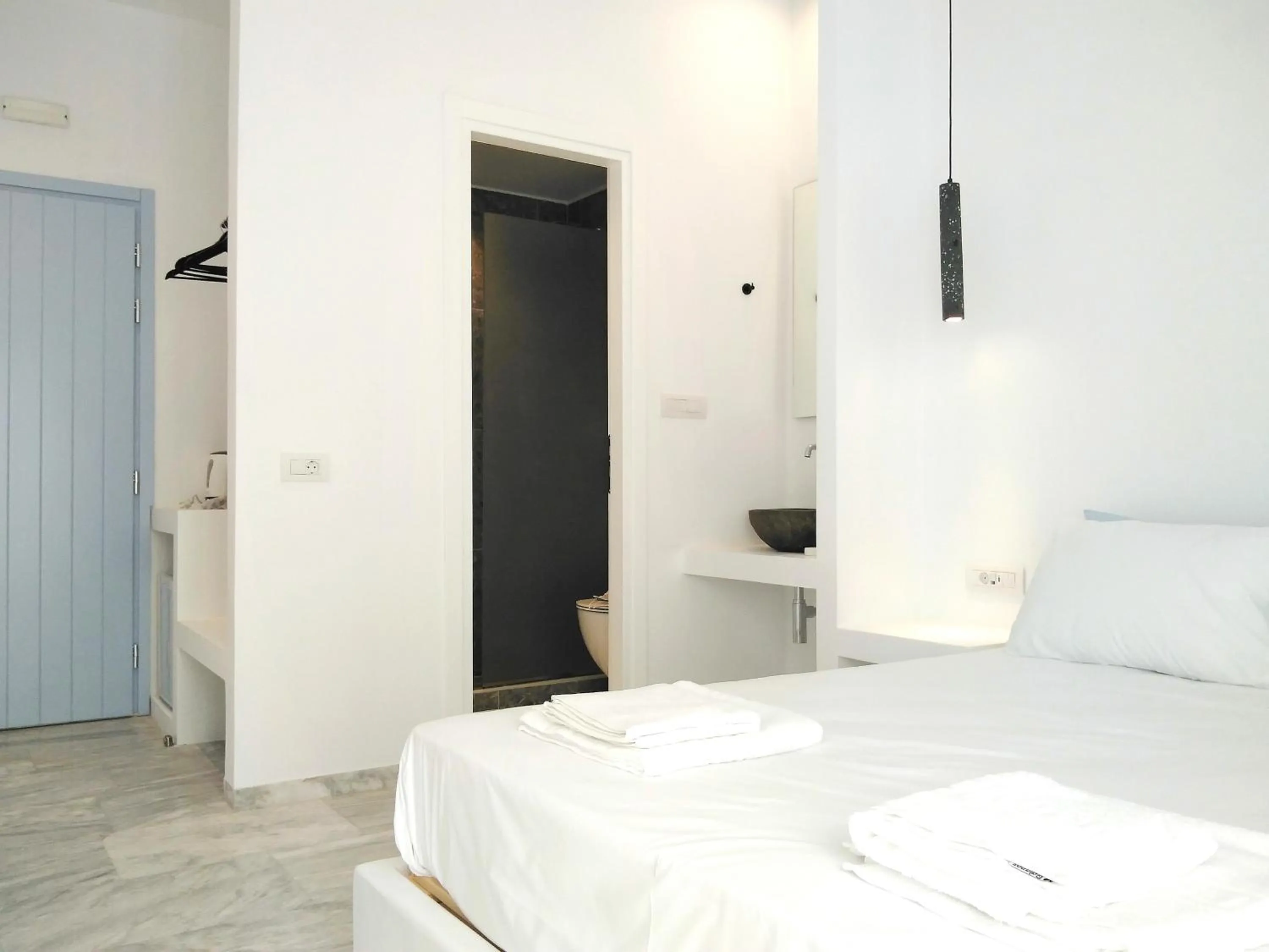 Photo of the whole room, Bed in Nissos Ios