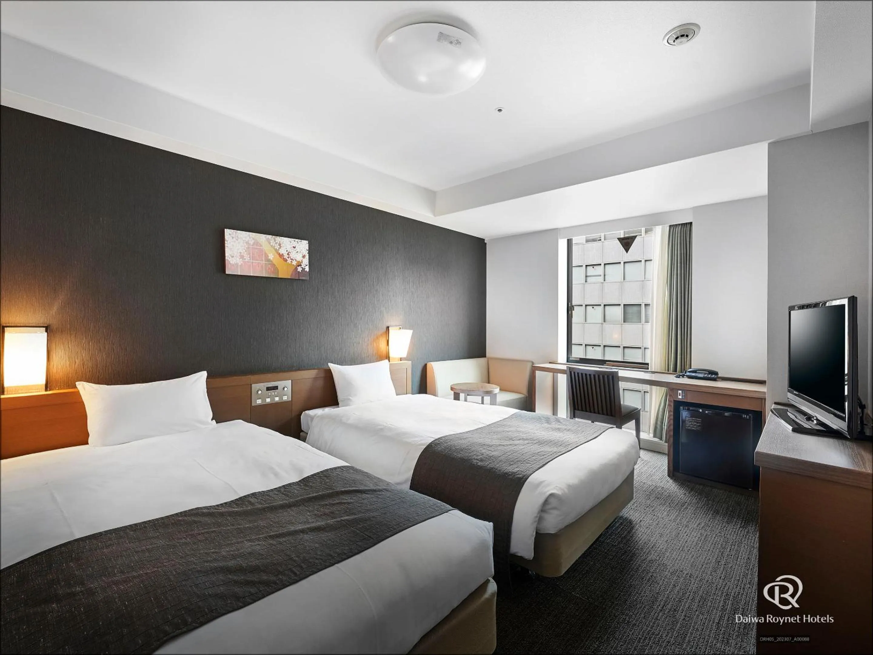 Photo of the whole room, Bed in Daiwa Roynet Hotel Kyoto Shijo Karasuma