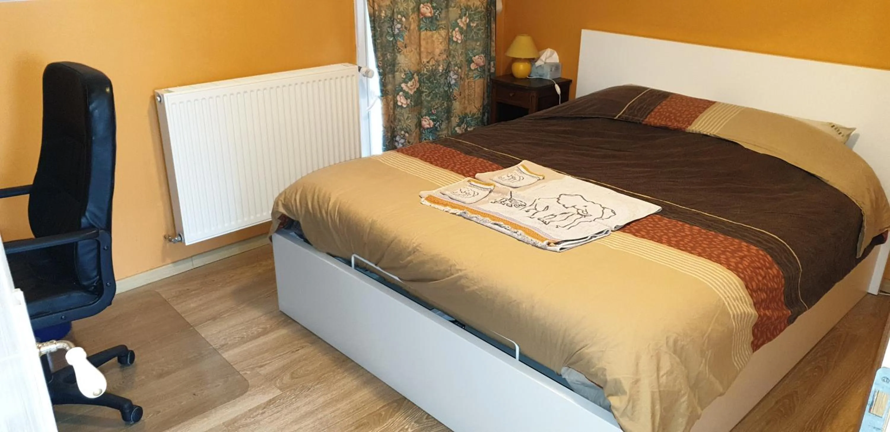 Bedroom, Bed in Le Coffret d'avenir