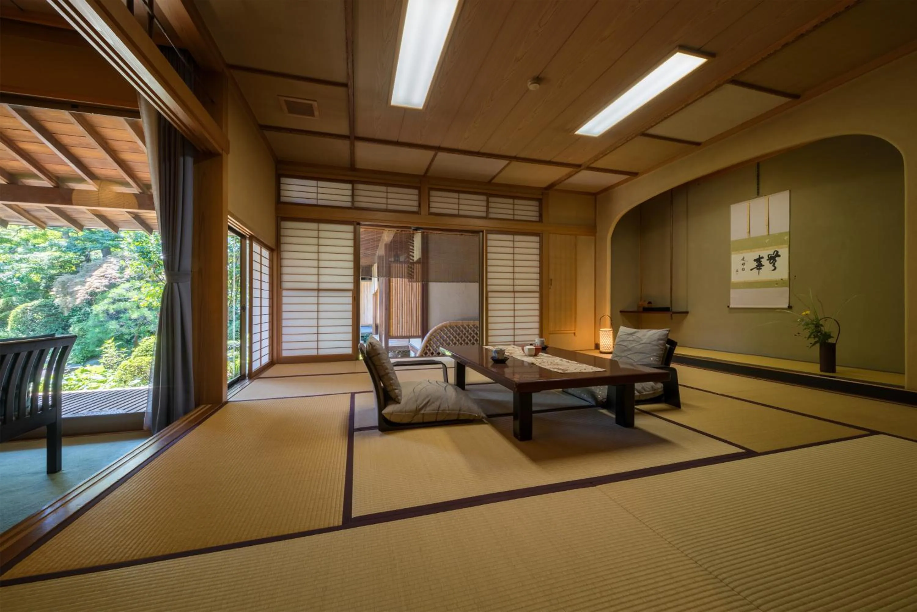 Photo of the whole room in Shouhakutei Azumaso