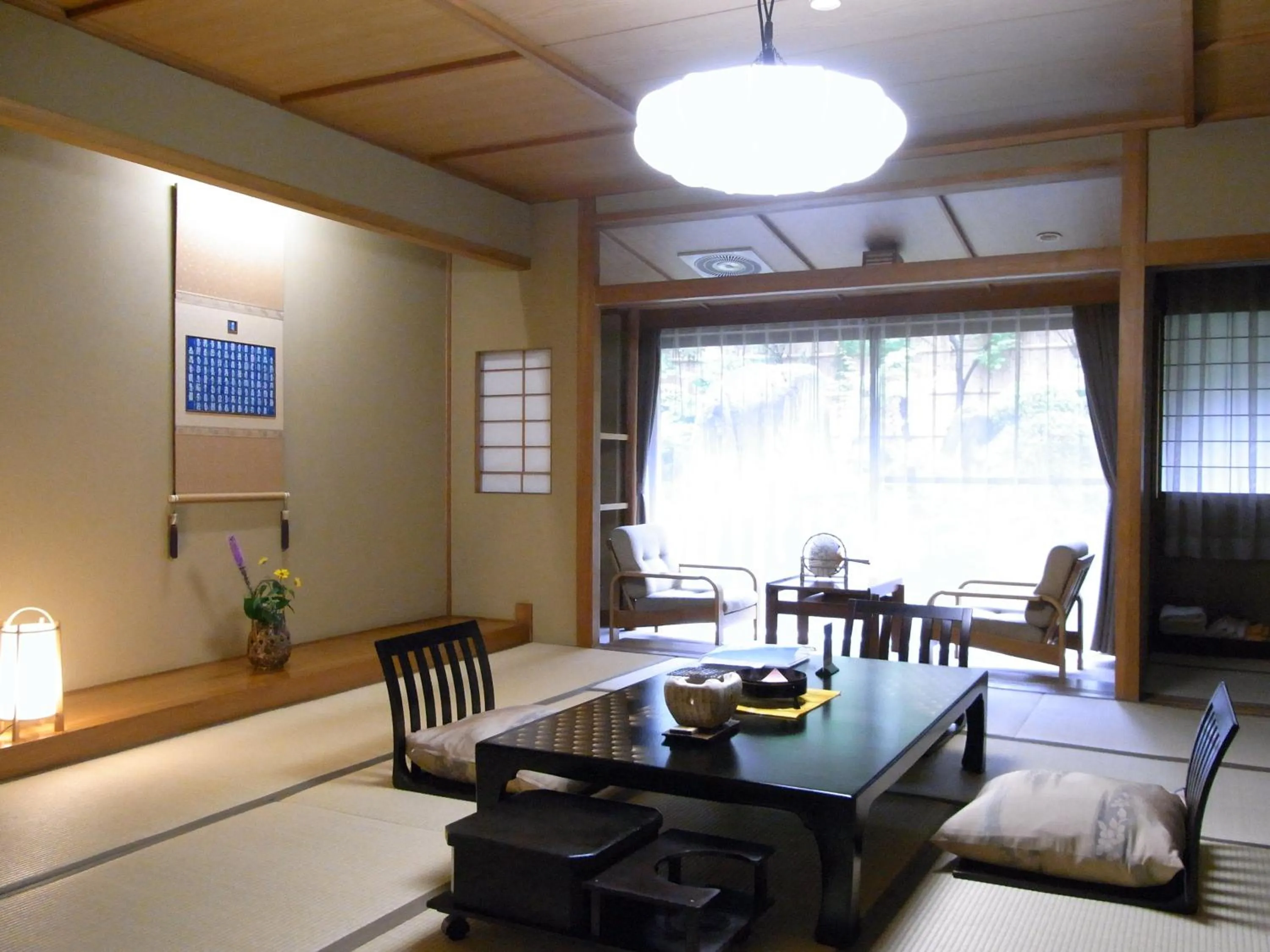 Photo of the whole room in Shouhakutei Azumaso