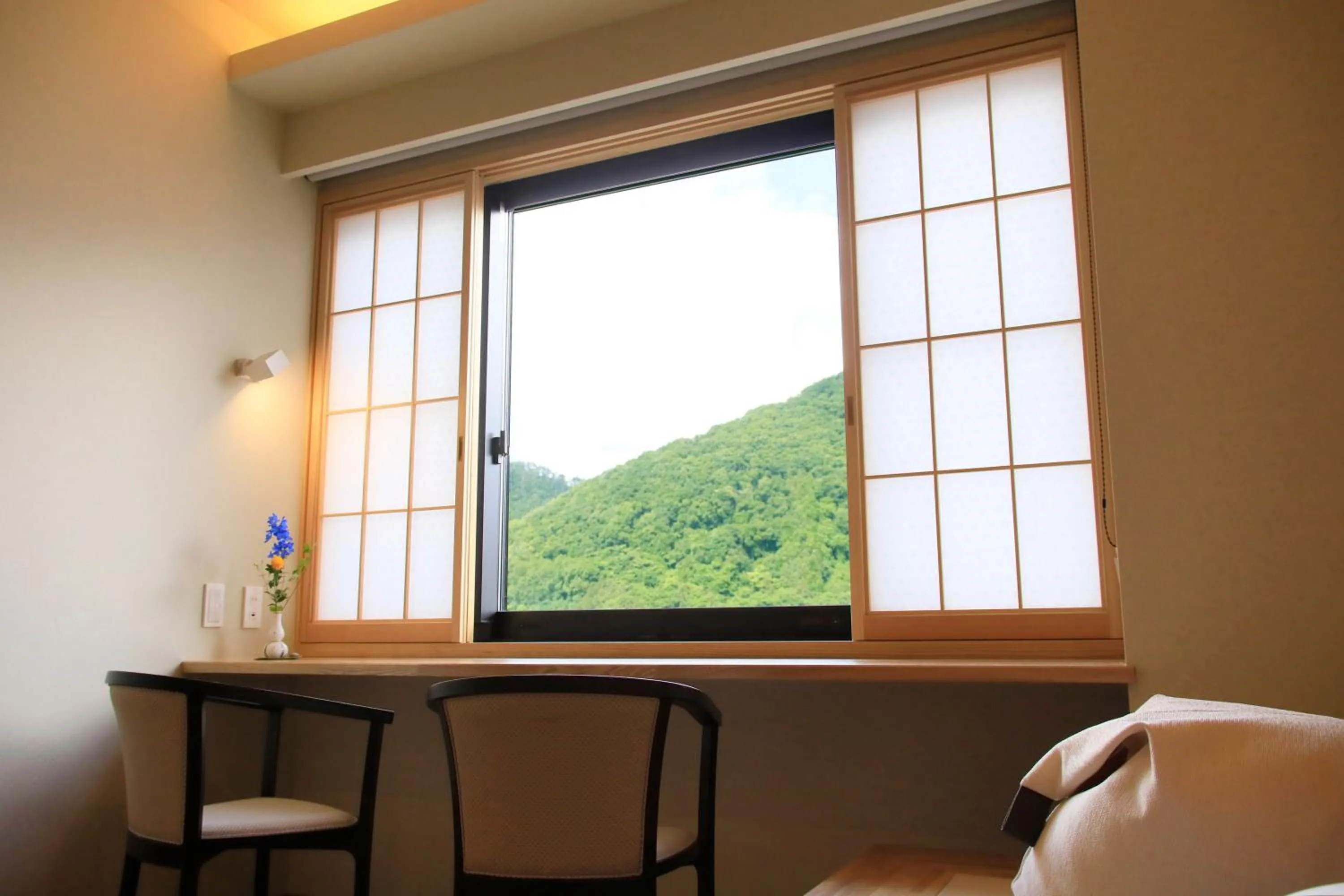 Mountain view in Shouhakutei Azumaso