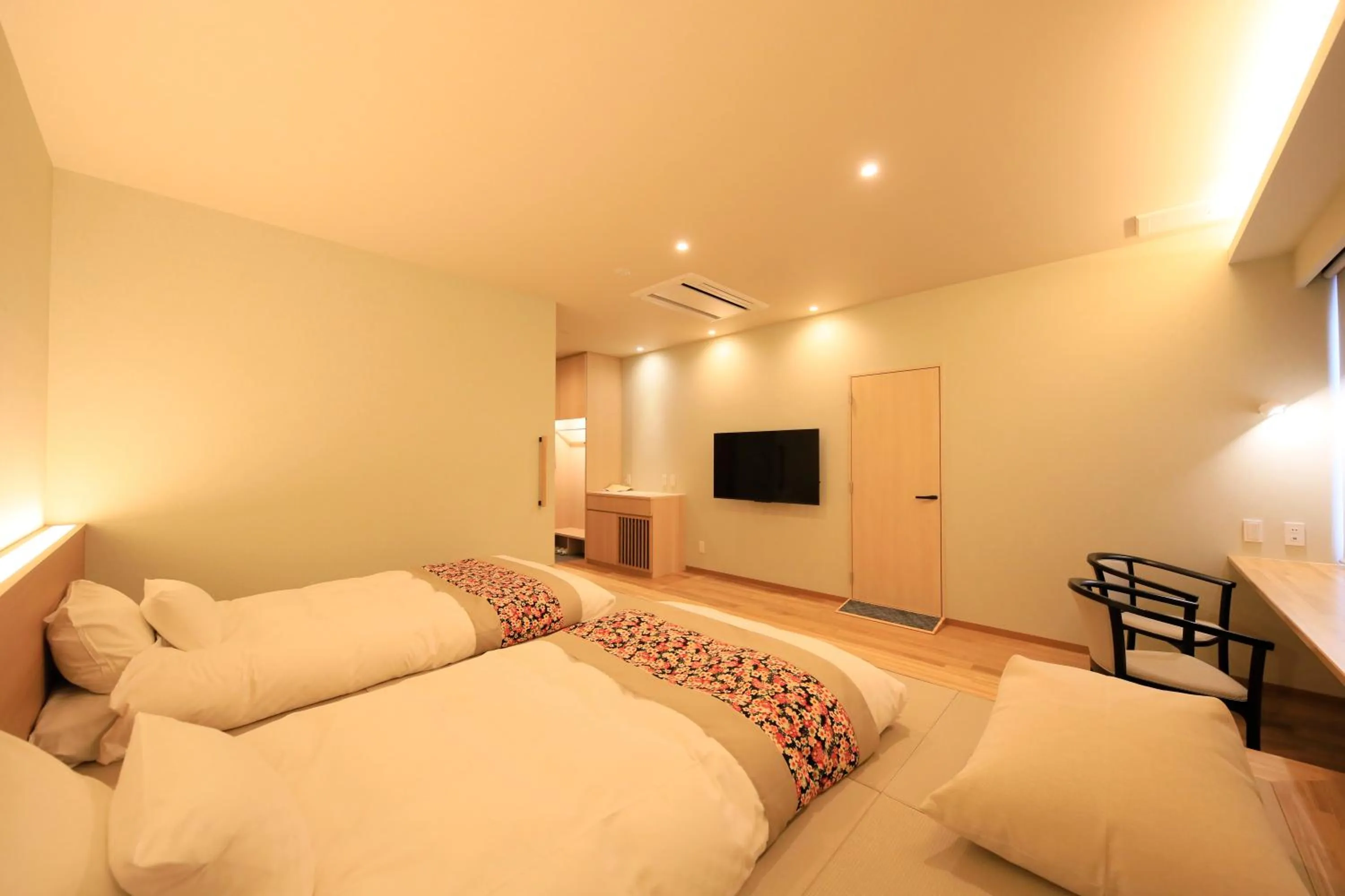 Photo of the whole room, Bed in Shouhakutei Azumaso