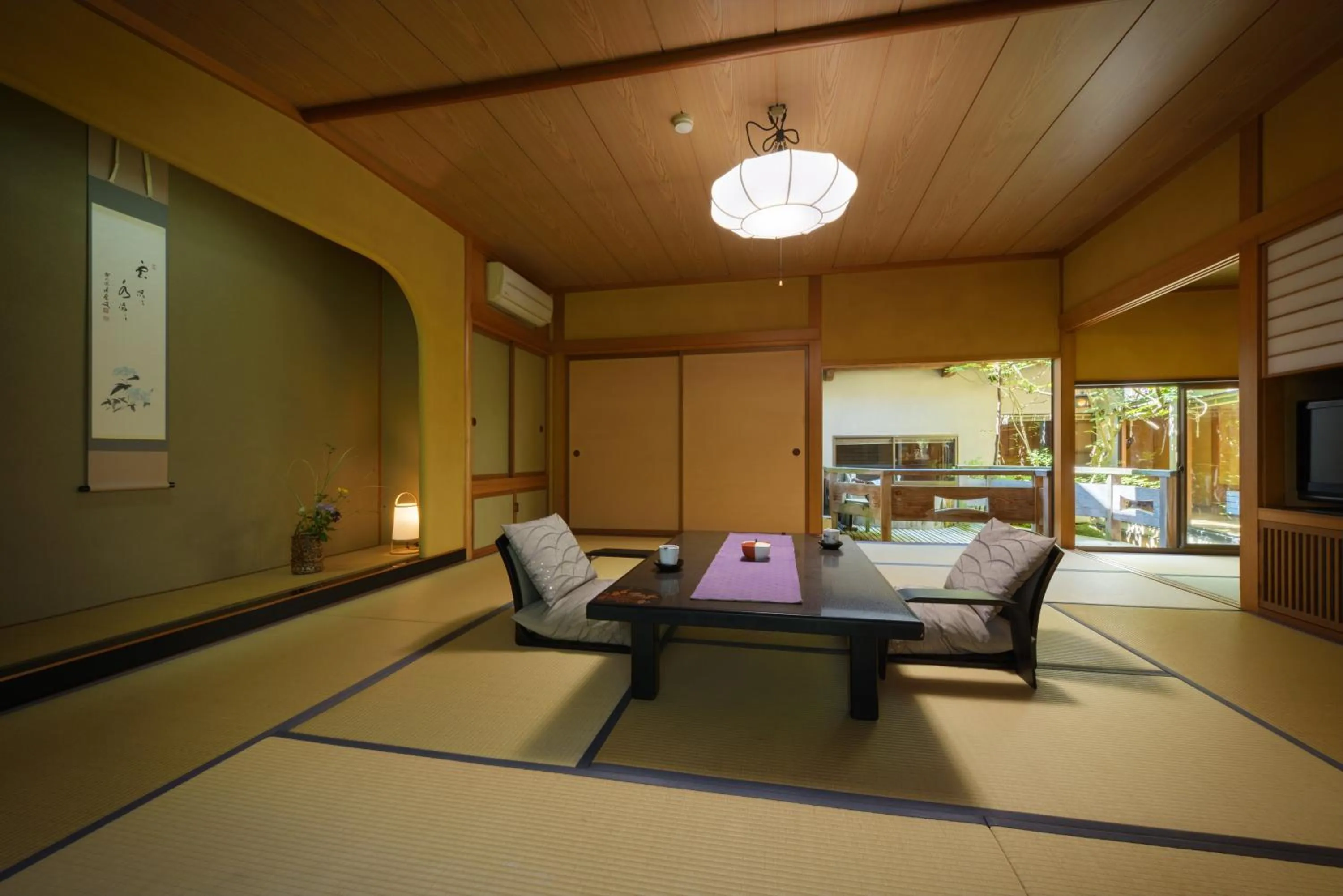 Photo of the whole room in Shouhakutei Azumaso