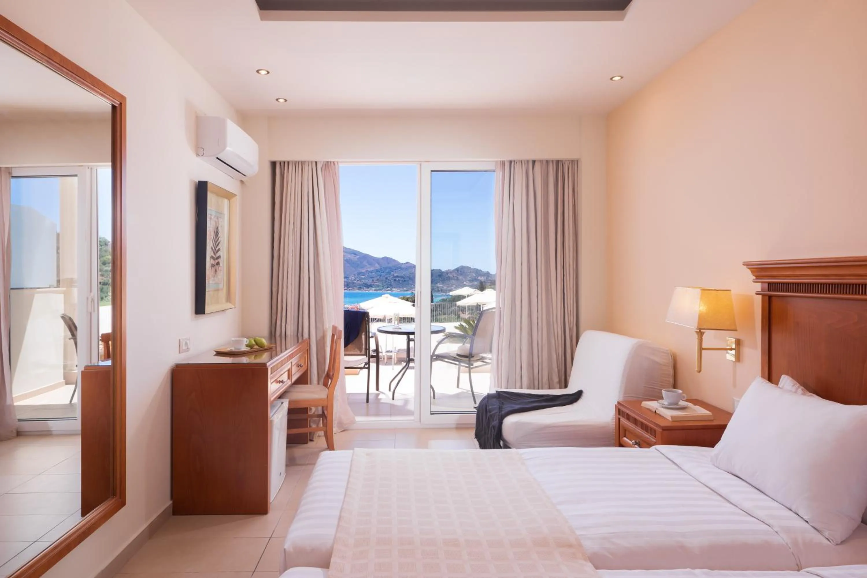 Bedroom, Bed in Avalon Palace Hotel