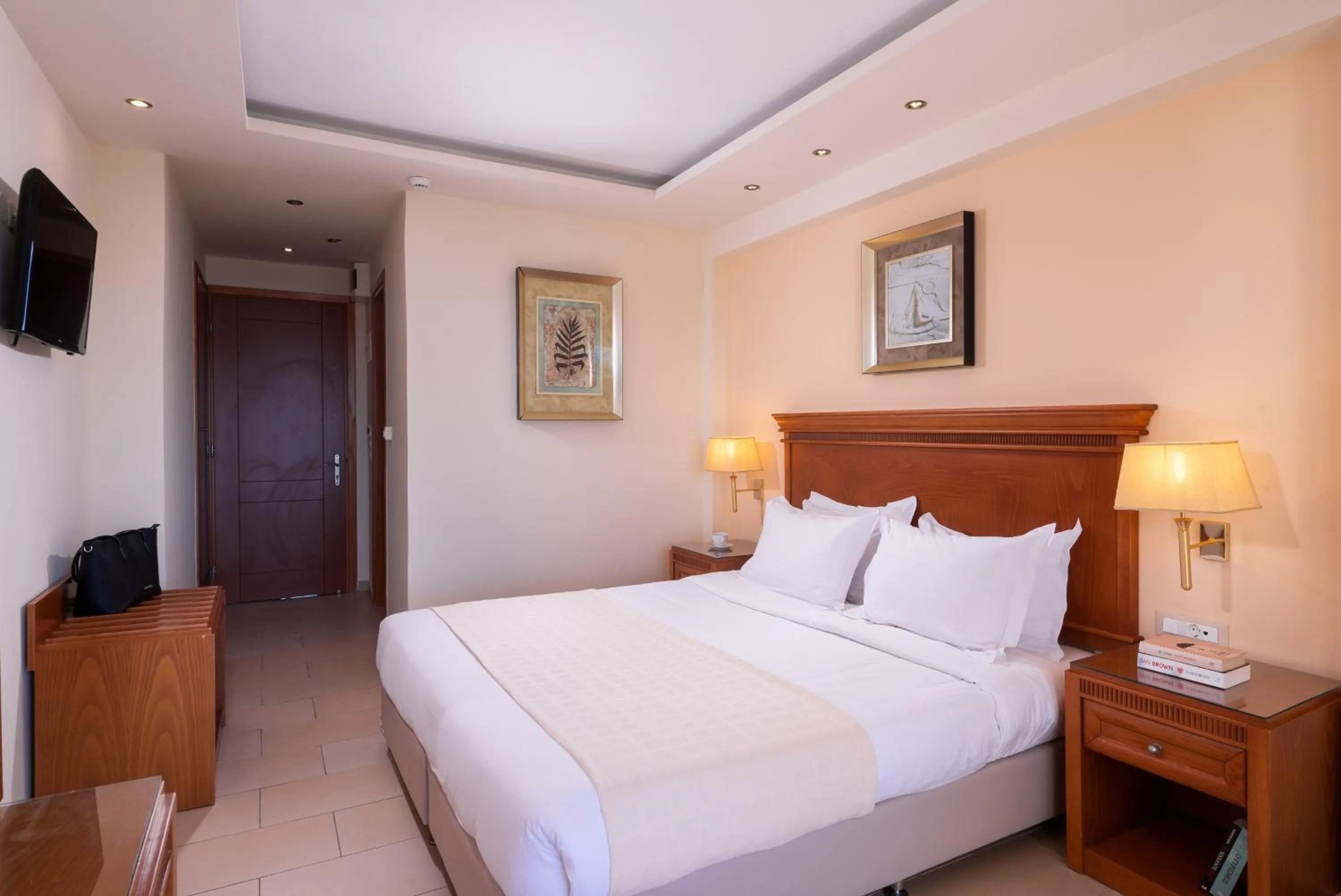 Bed in Avalon Palace Hotel