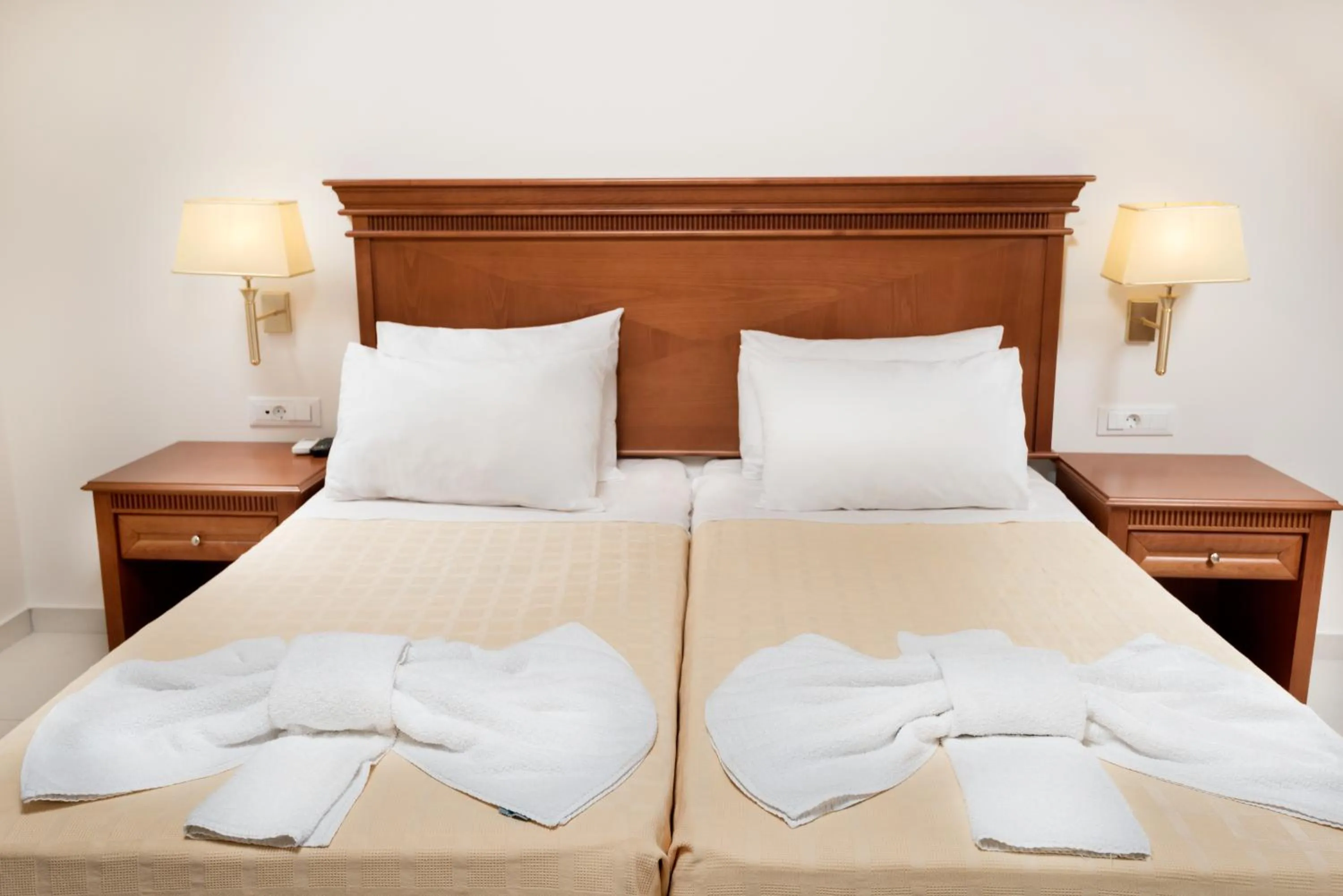 Bed in Avalon Palace Hotel