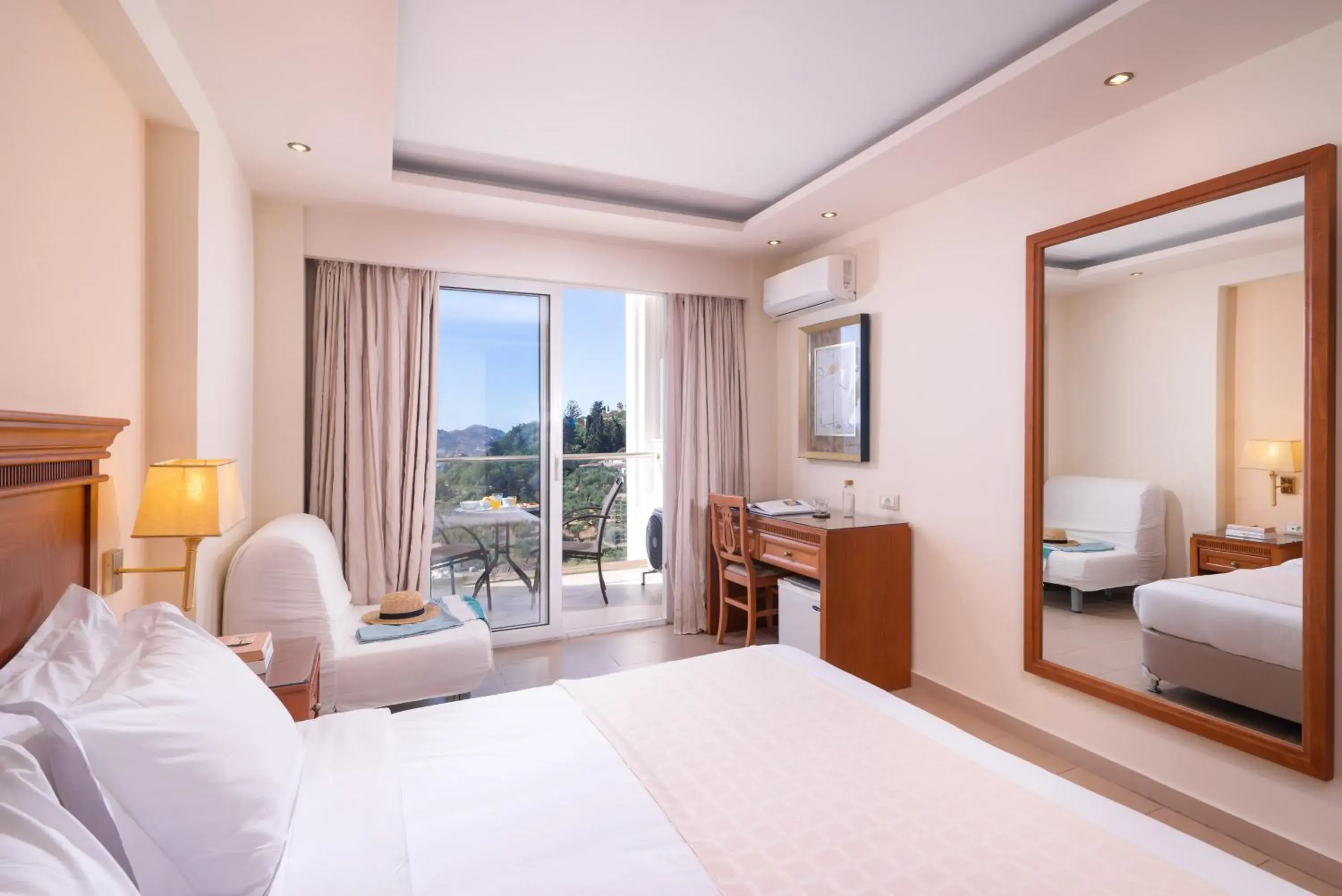 Superior Double / Twin Room in Avalon Palace Hotel Superior Double / Twin Room in Avalon Palace Hotel