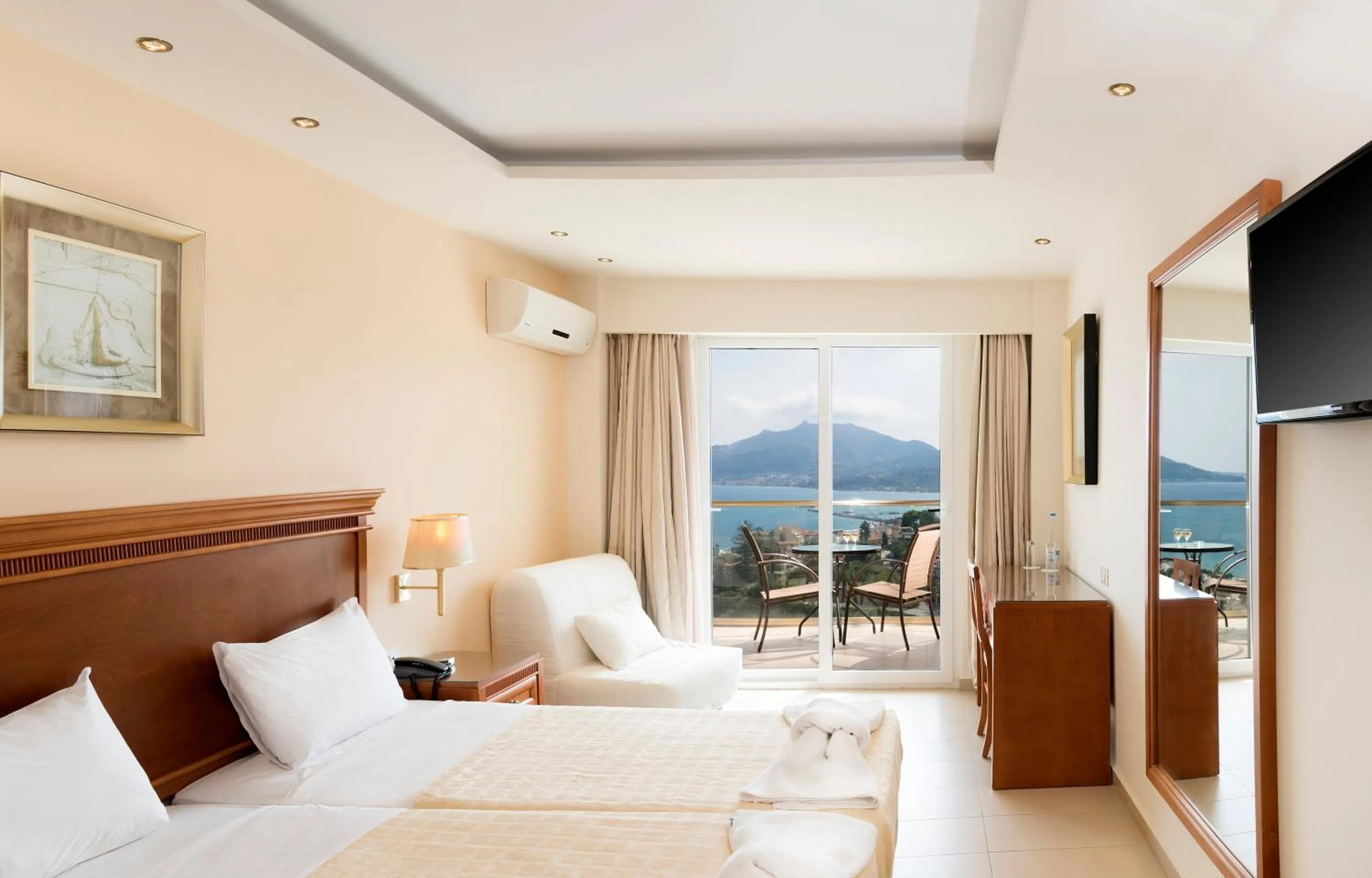 Bed in Avalon Palace Hotel