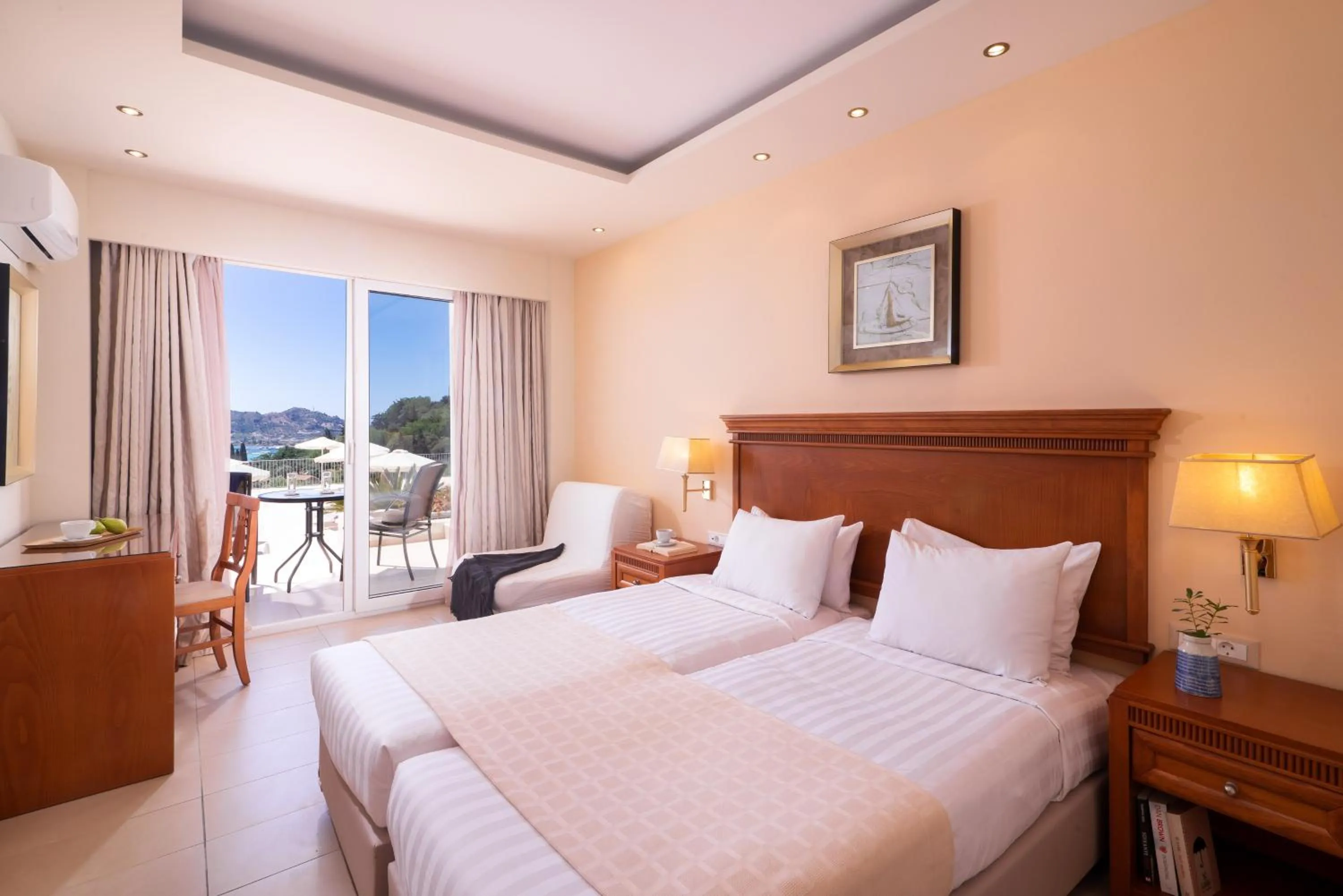 Bedroom, Bed in Avalon Palace Hotel