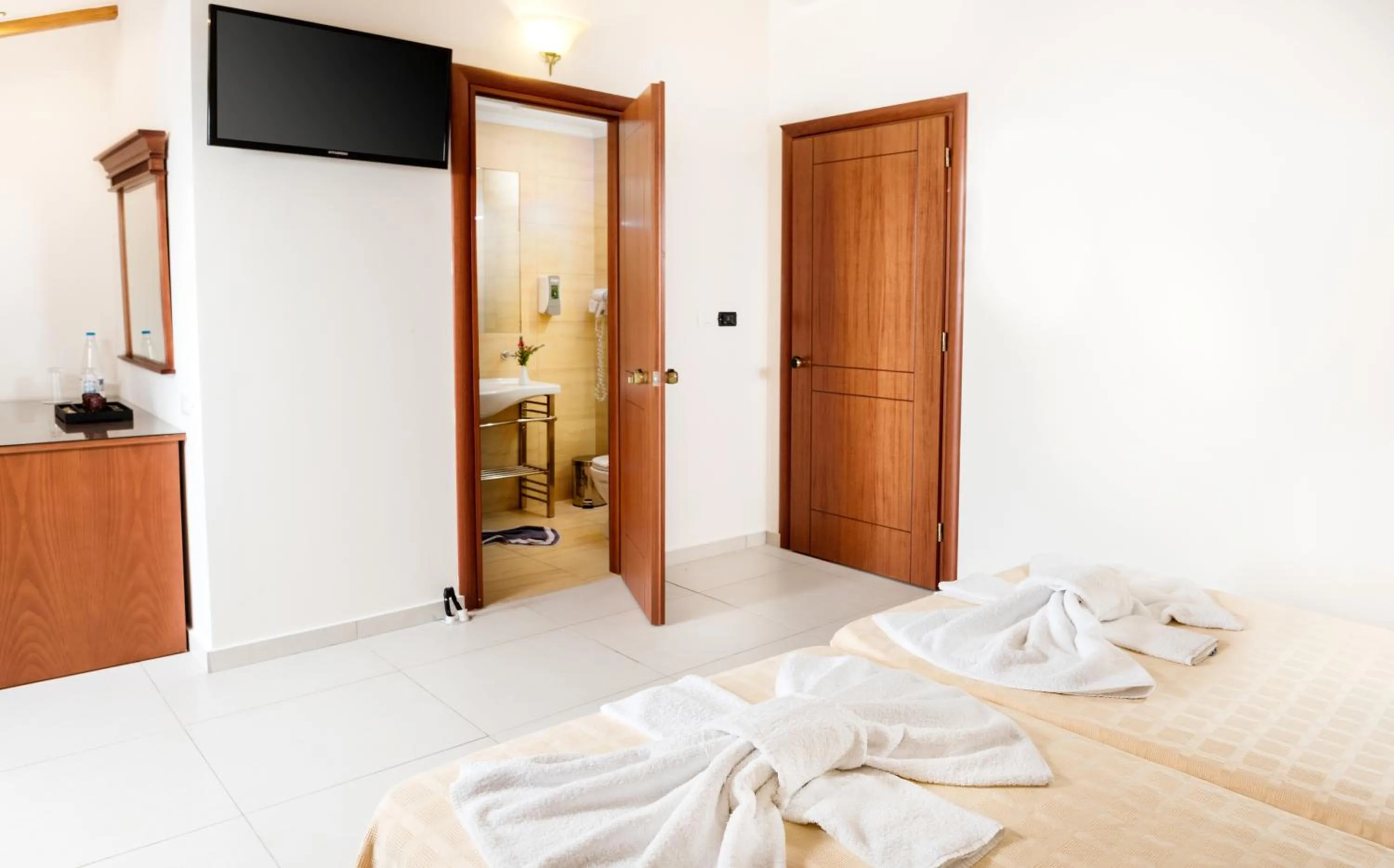 Bed in Avalon Palace Hotel