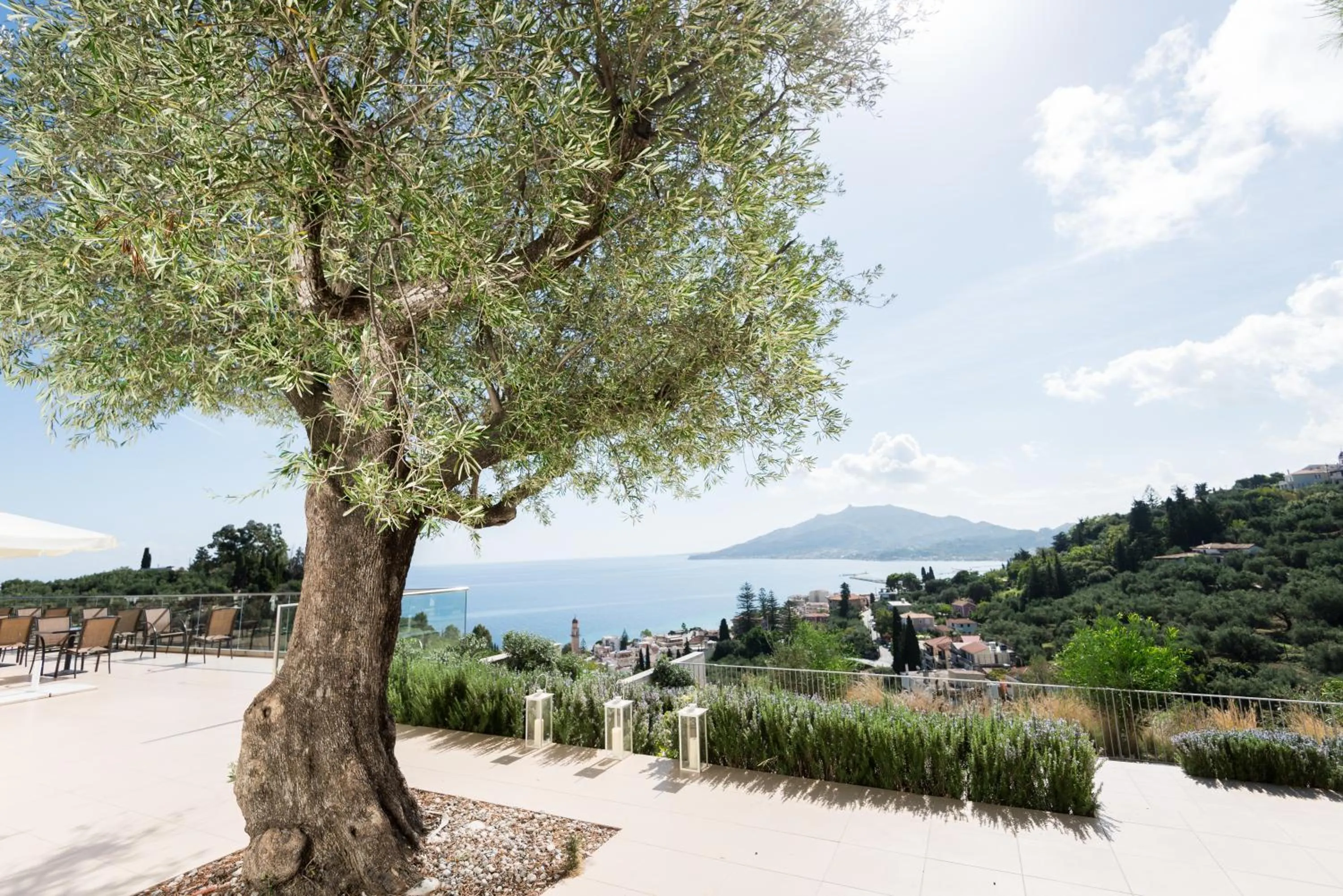 Restaurant/places to eat in Avalon Palace Hotel