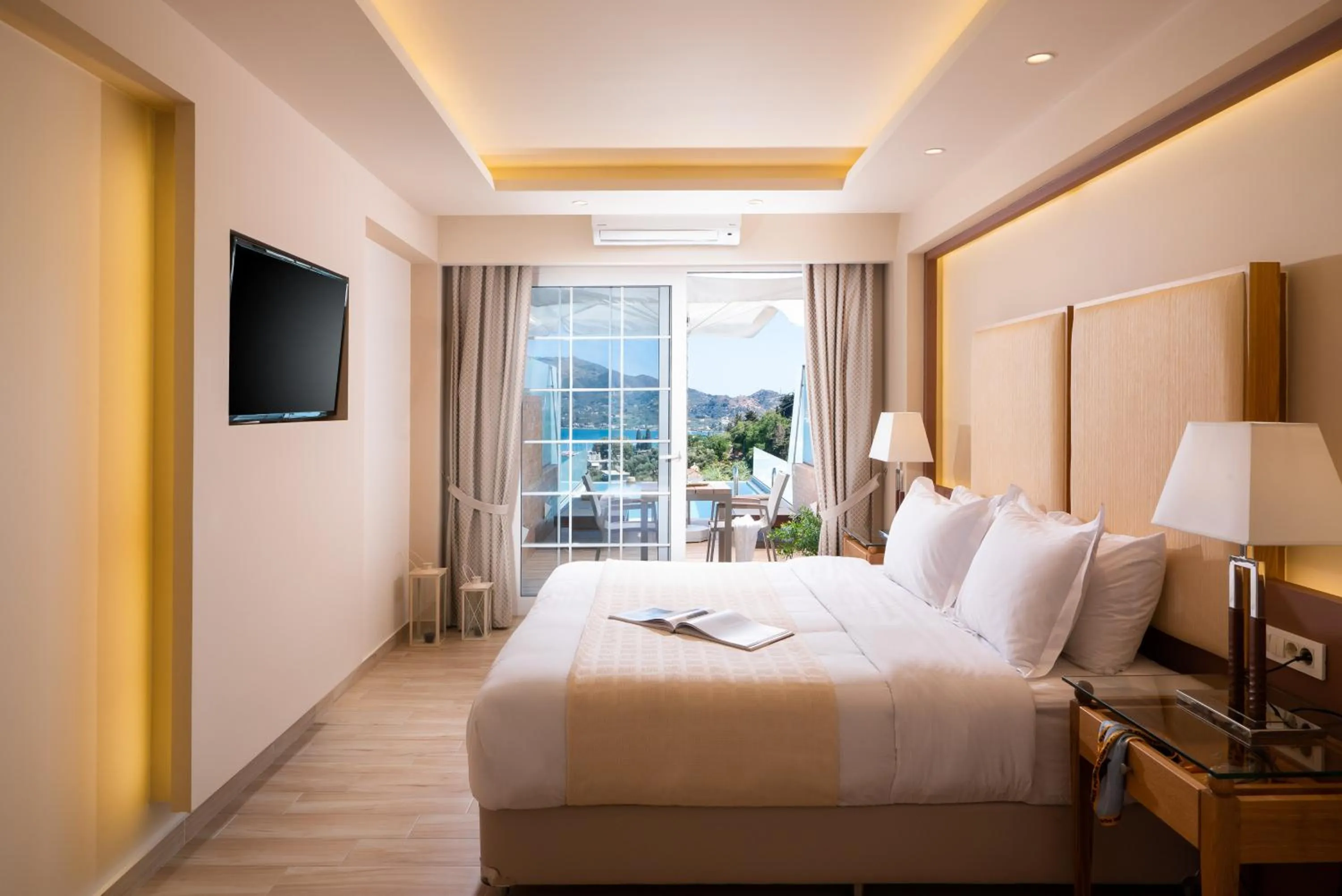 Bed in Avalon Palace Hotel