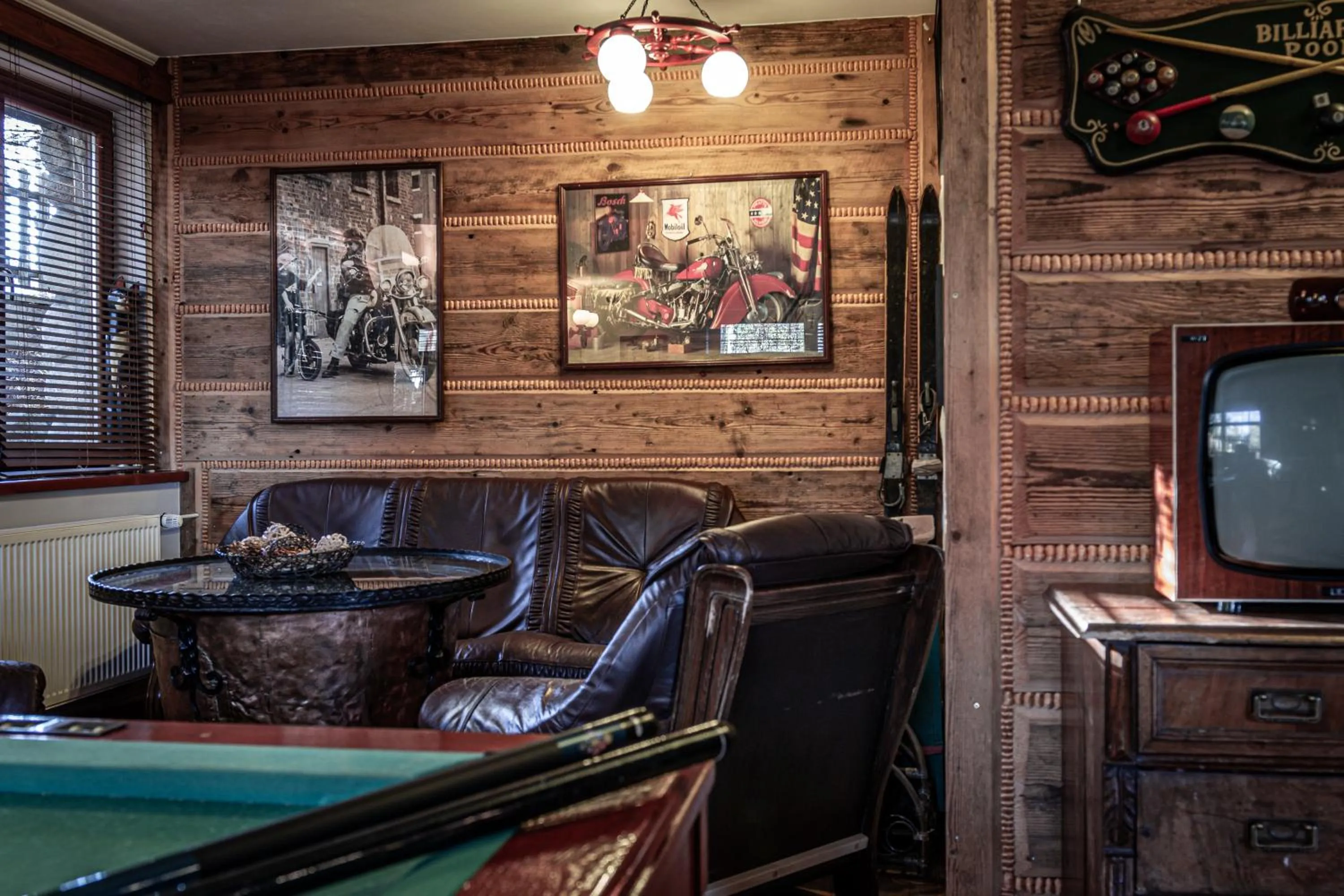 Communal lounge/ TV room in Aparthotel Pod Nosalem