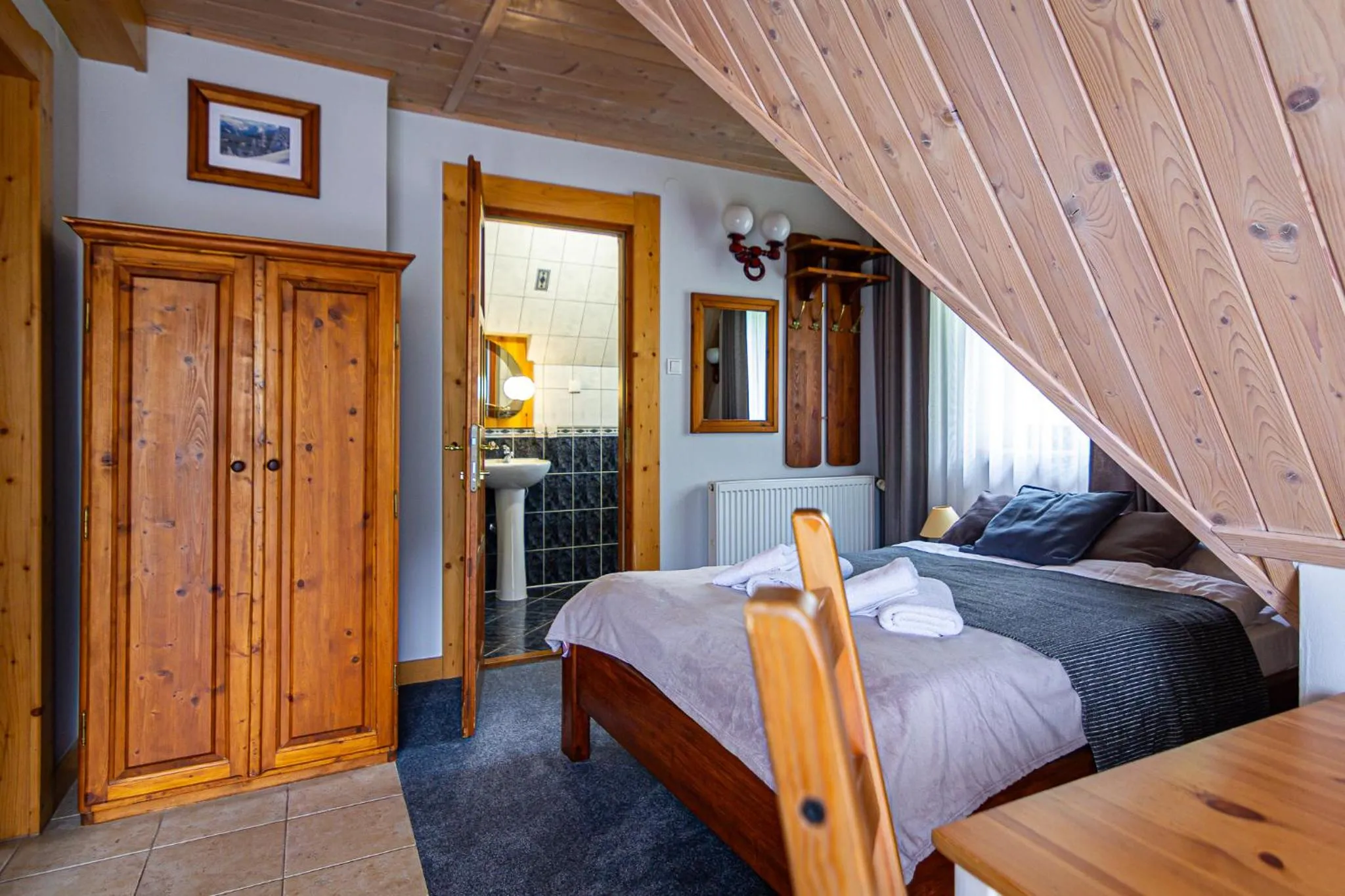 Bathroom, Bed in Aparthotel Pod Nosalem