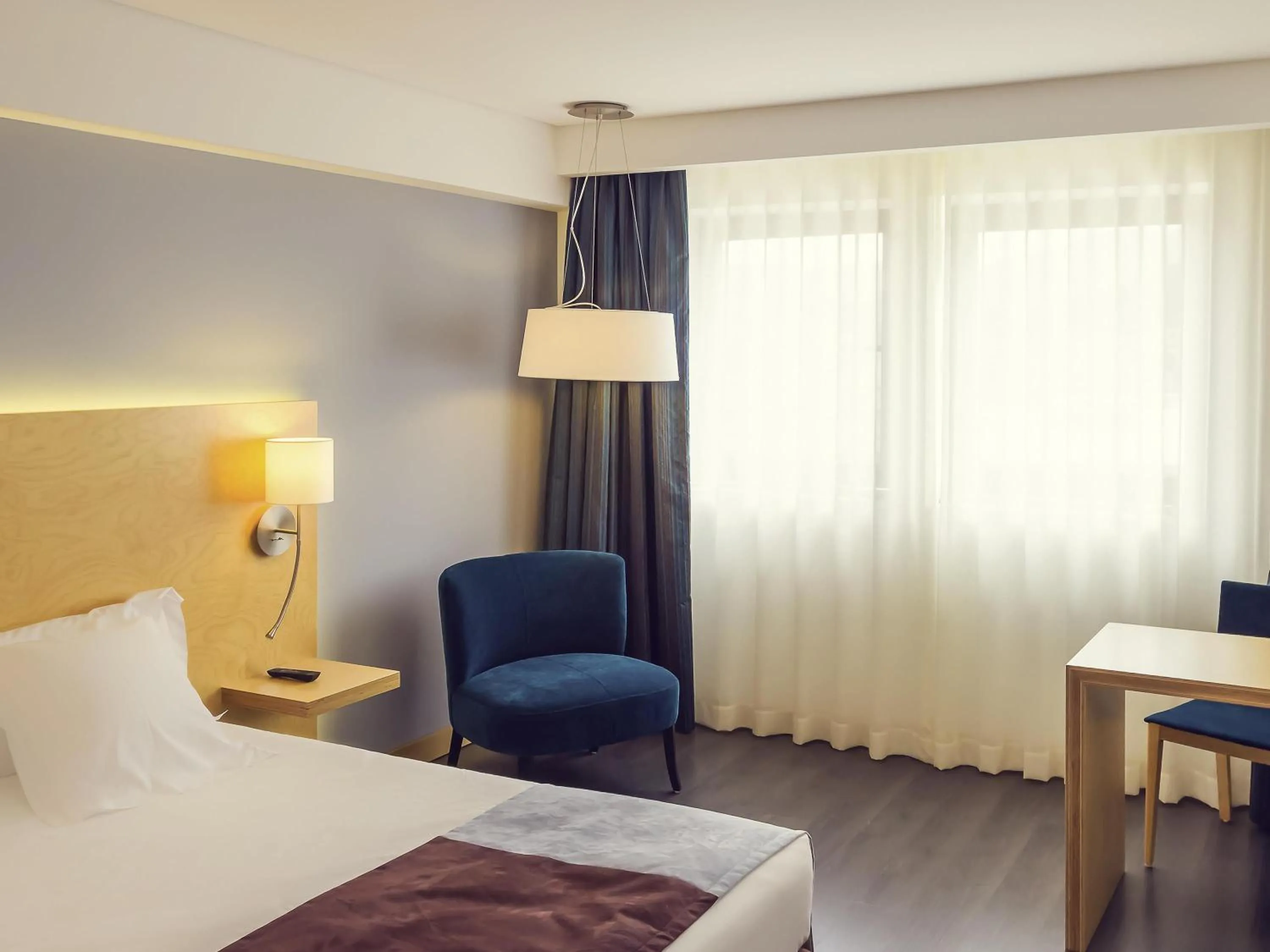 Property building, Bed in Hotel Mercure Braga Centro
