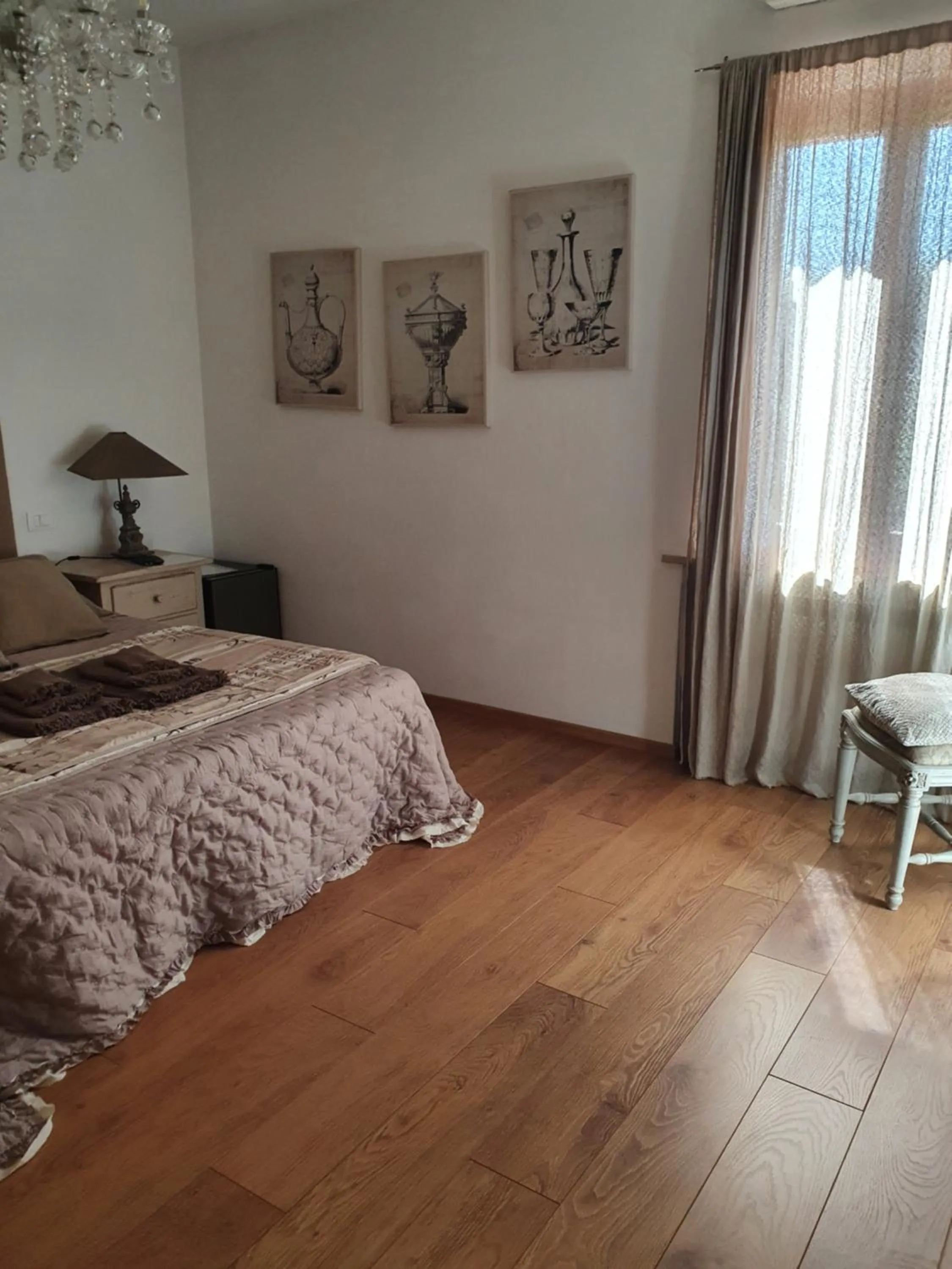 Bedroom, Bed in DAGO Farmhouse