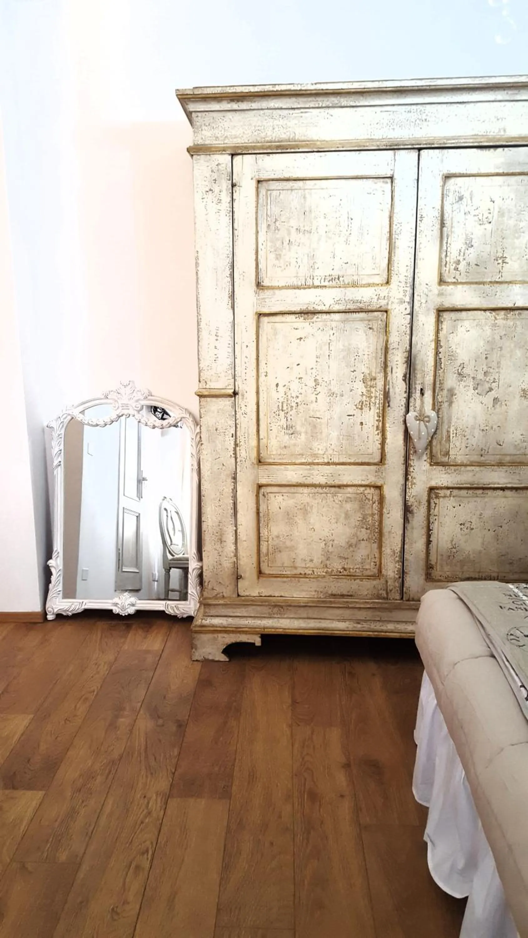 wardrobe, Bed in DAGO Farmhouse