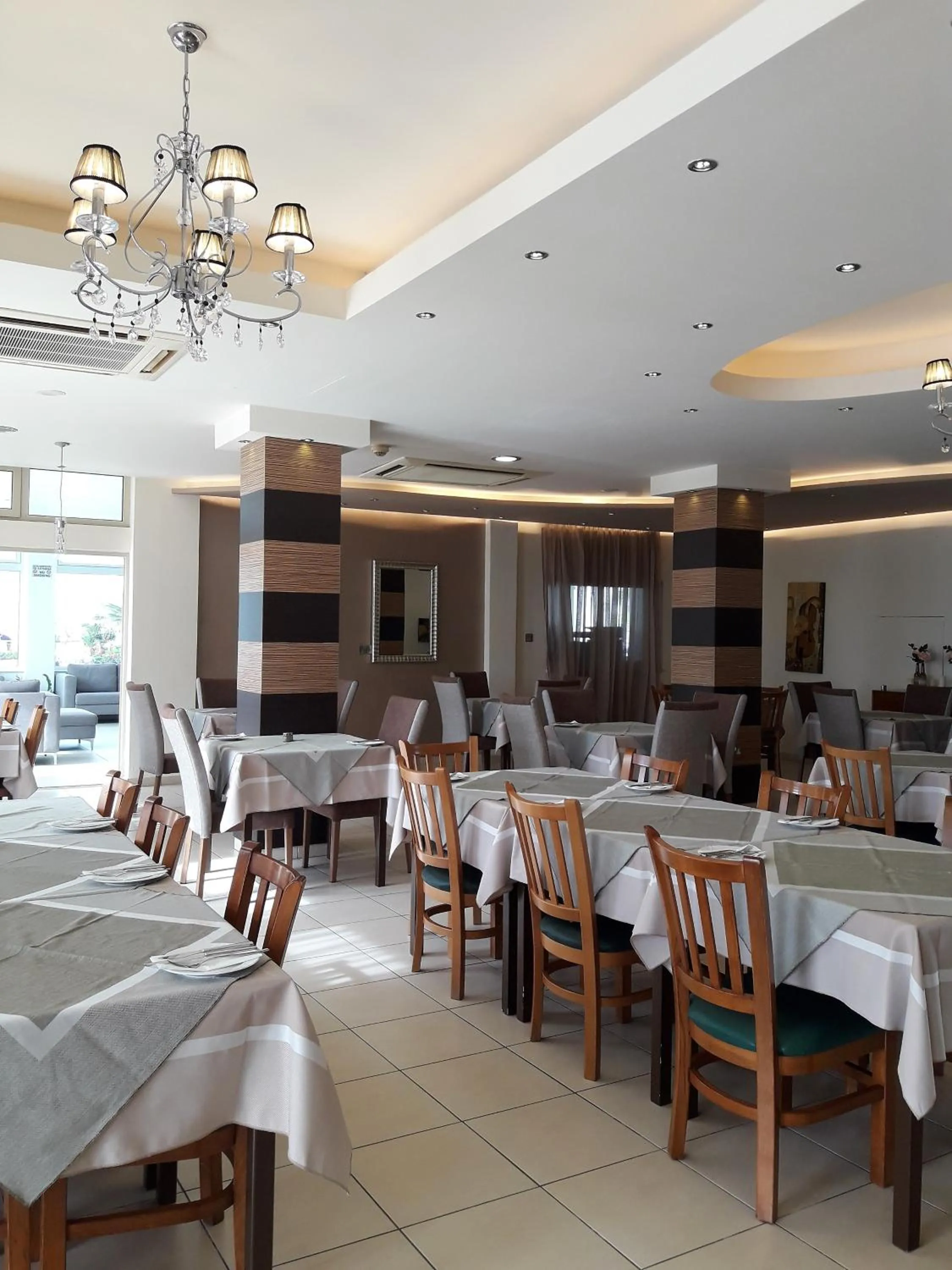 Restaurant/places to eat in La Casa Di Napa Apartments