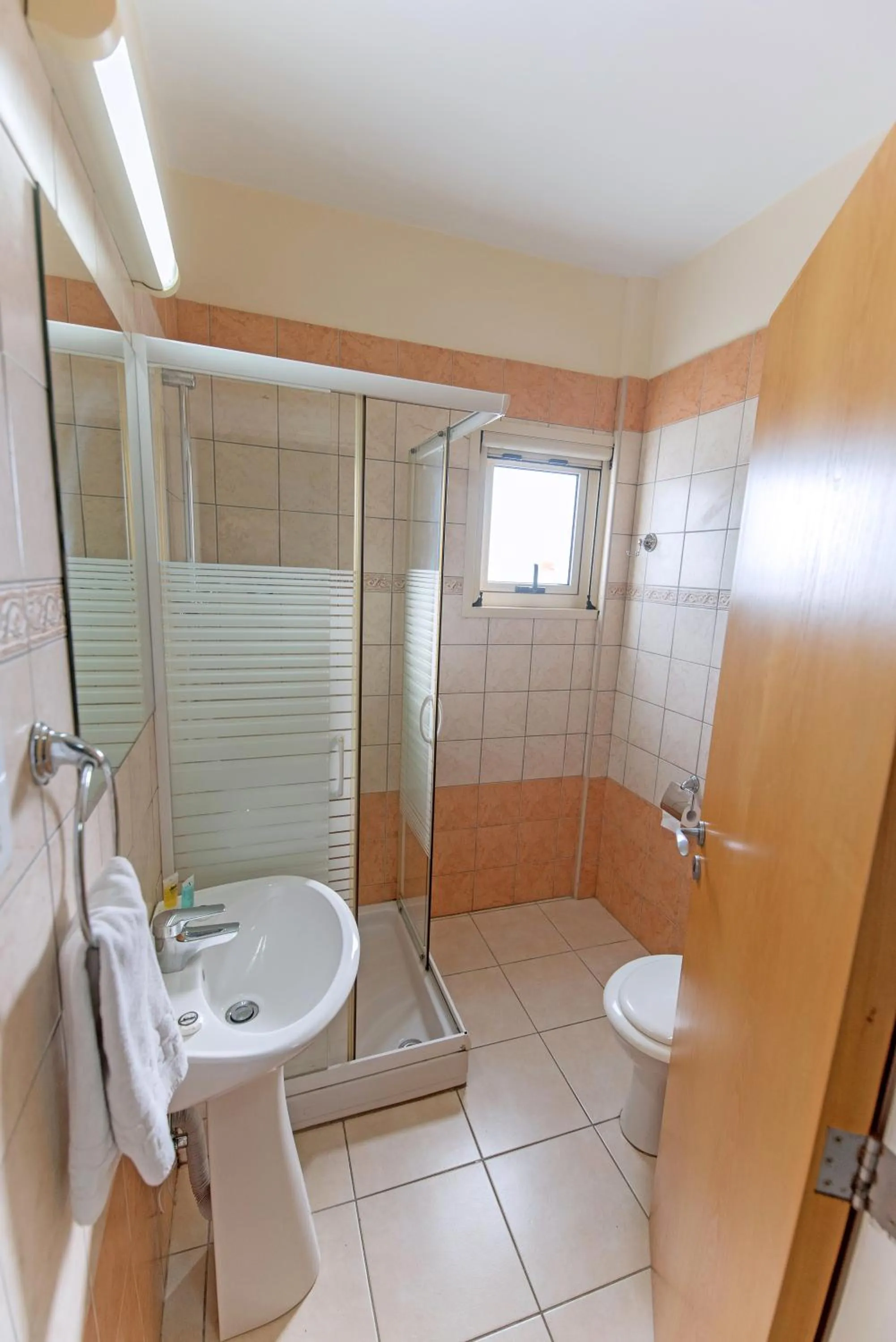 Toilet in La Casa Di Napa Apartments