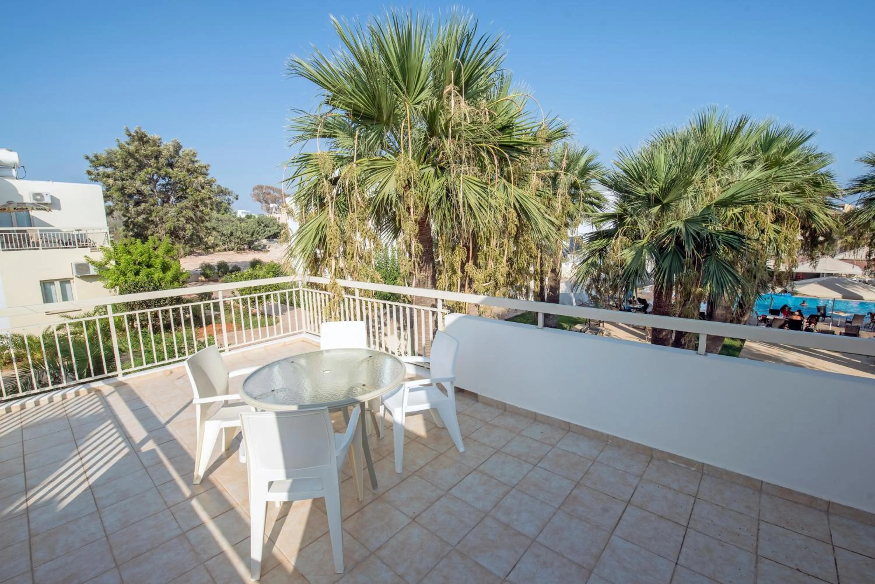 Day in La Casa Di Napa Apartments